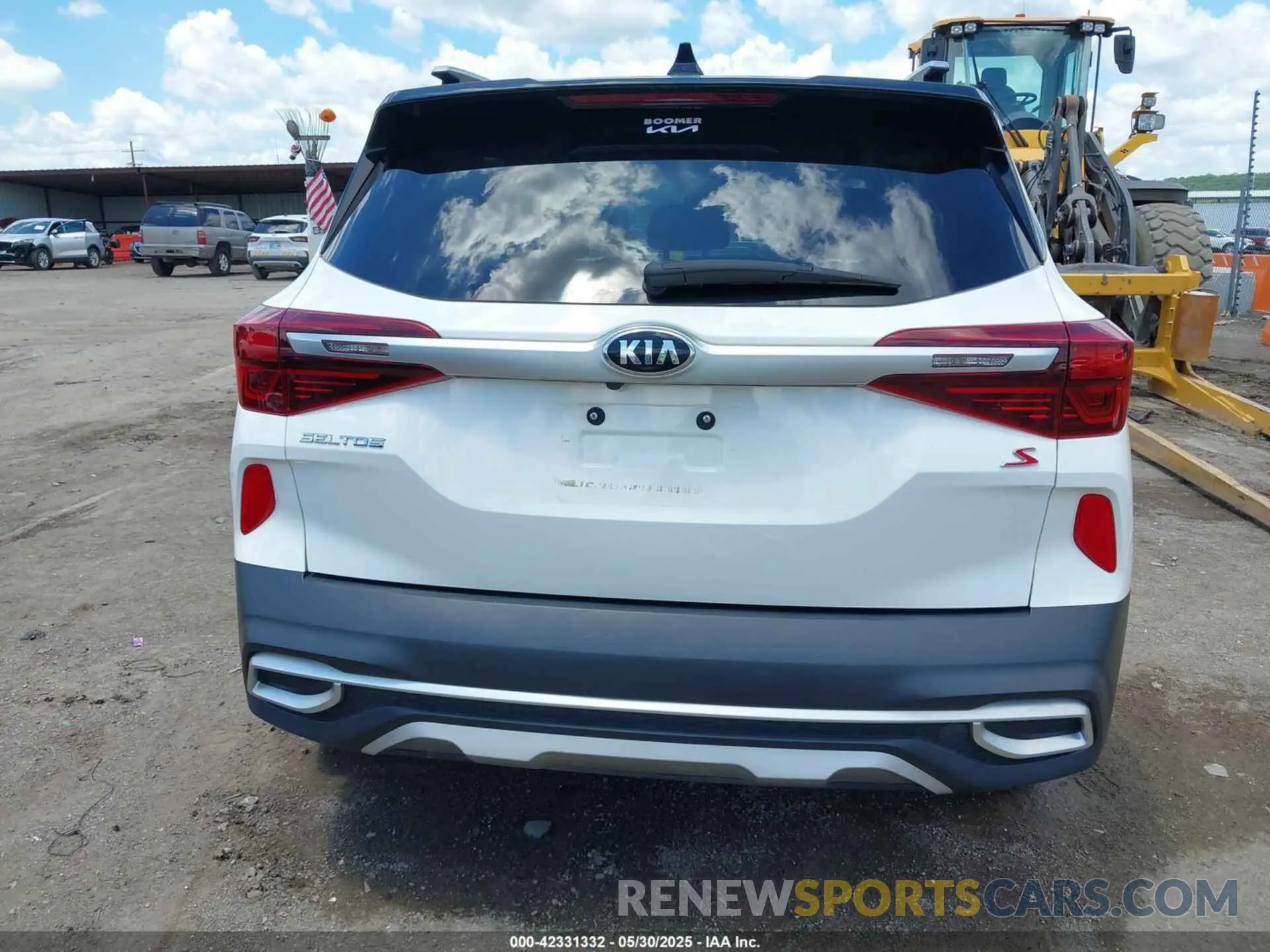 17 Photograph of a damaged car KNDEU2AA1M7115507 KIA SELTOS 2021
