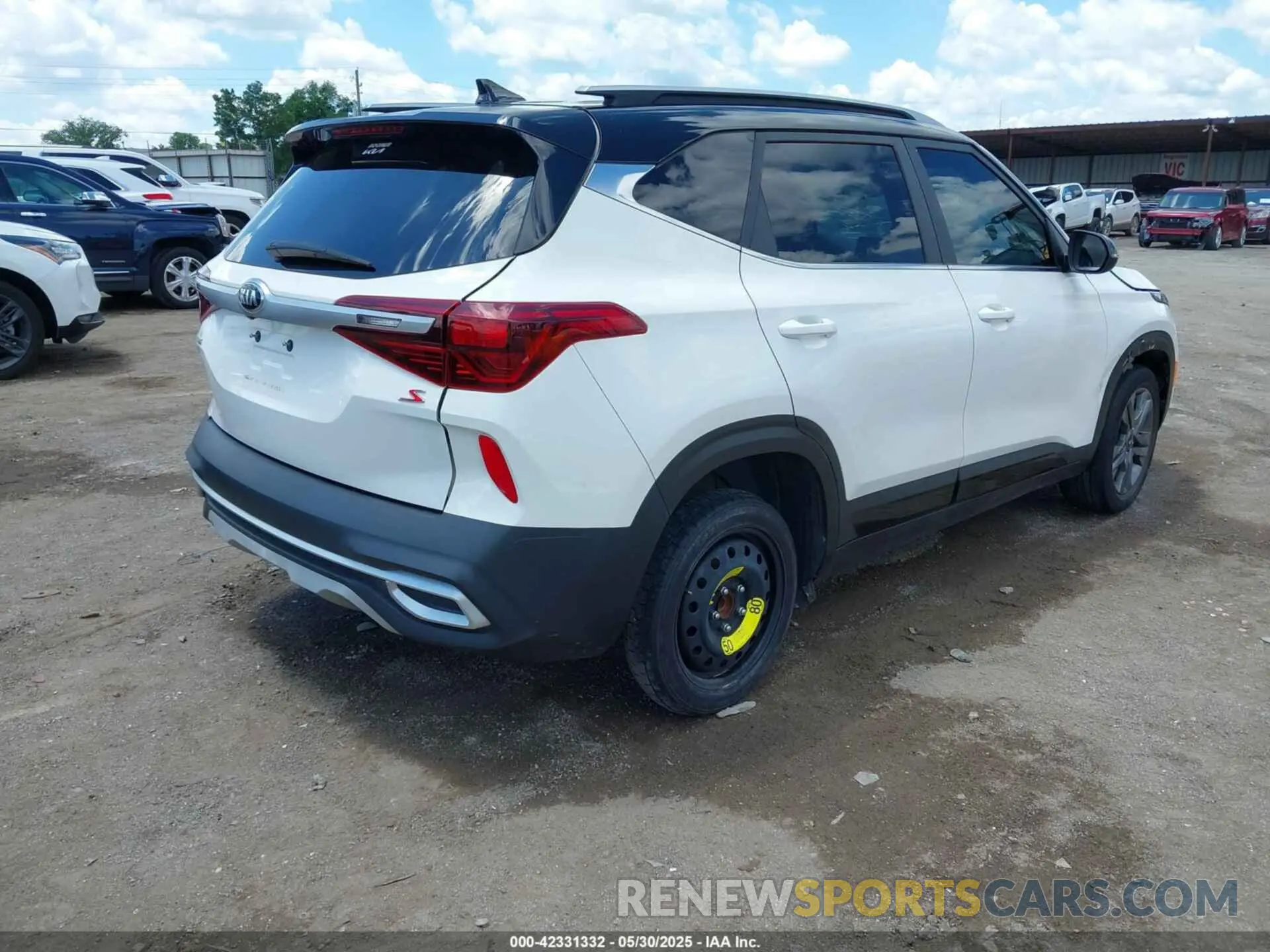 4 Photograph of a damaged car KNDEU2AA1M7115507 KIA SELTOS 2021