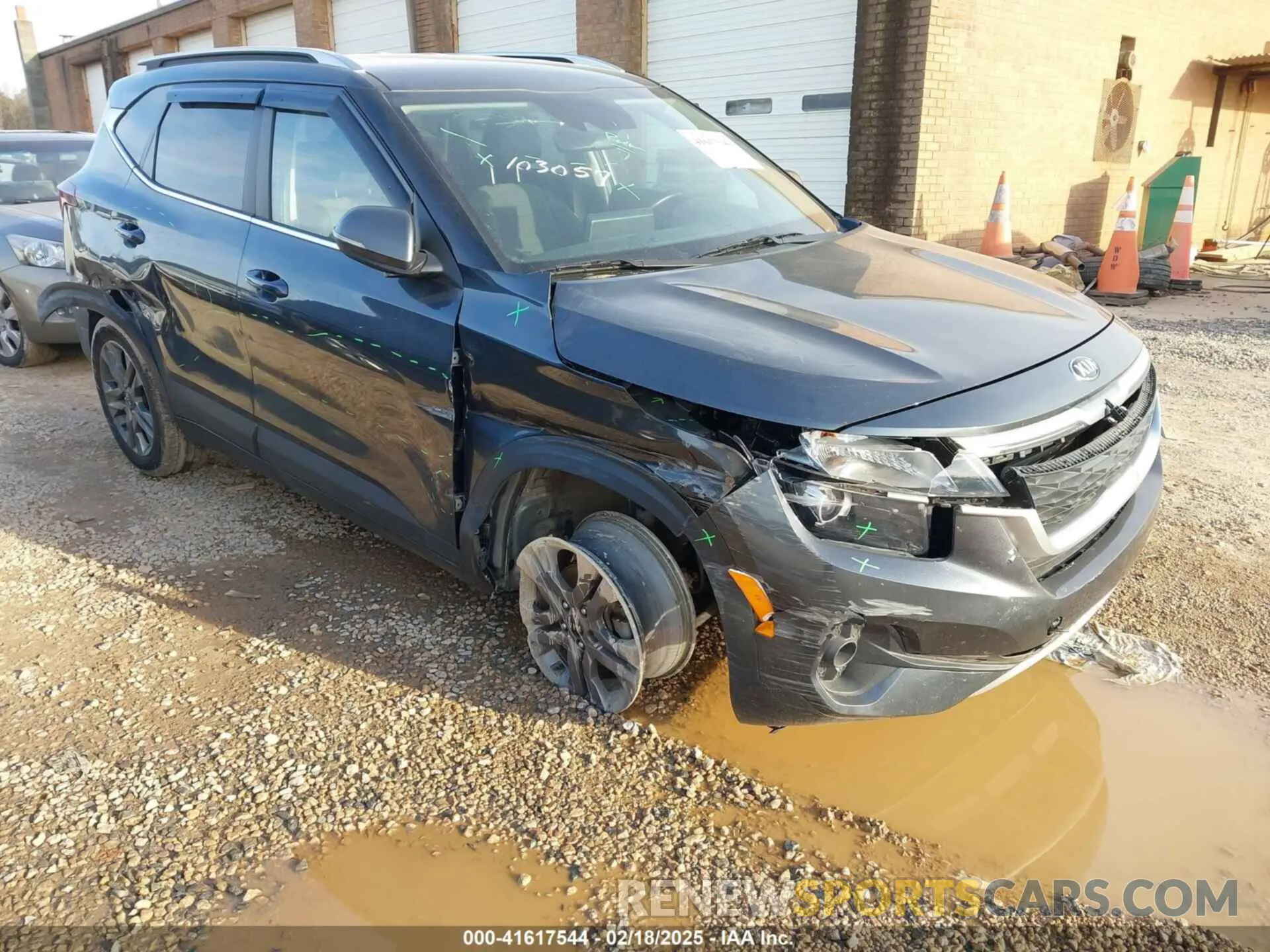 1 Photograph of a damaged car KNDEU2AA2M7103057 KIA SELTOS 2021