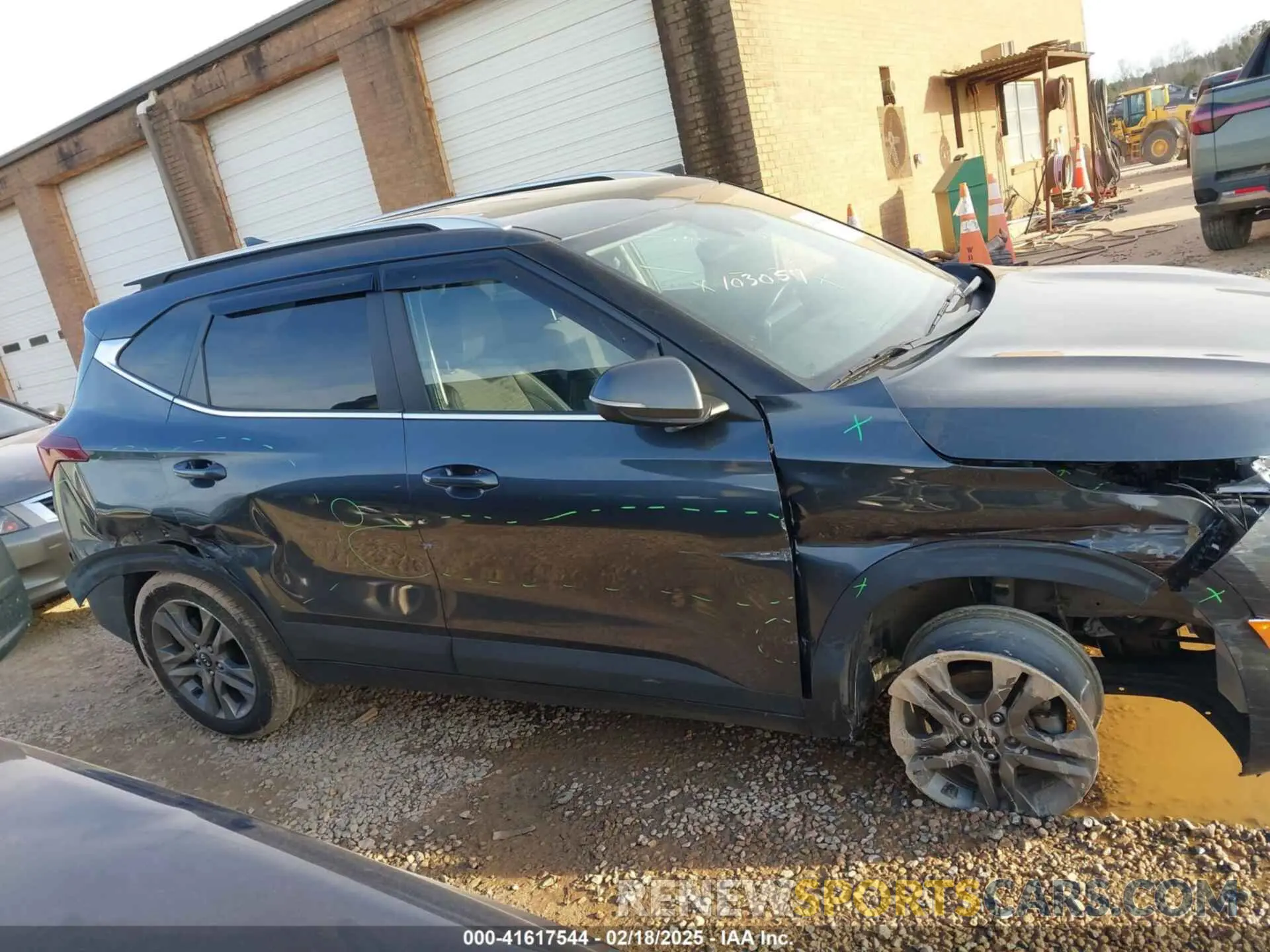 13 Photograph of a damaged car KNDEU2AA2M7103057 KIA SELTOS 2021