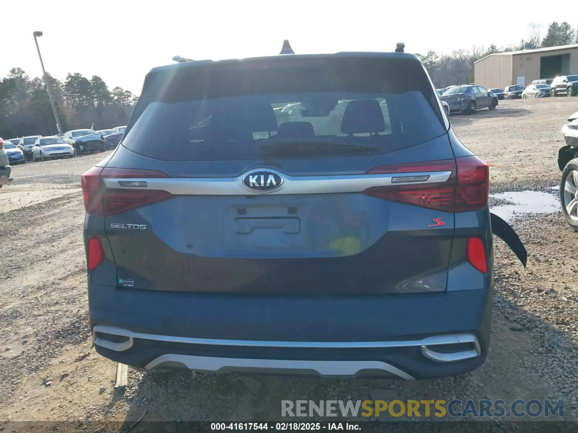 16 Photograph of a damaged car KNDEU2AA2M7103057 KIA SELTOS 2021