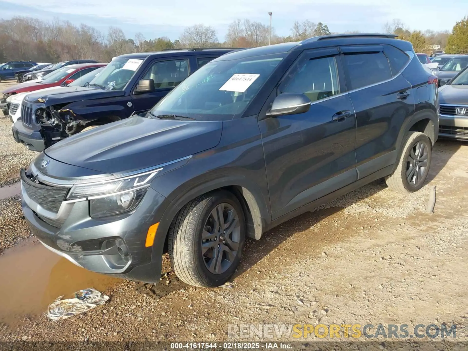 2 Photograph of a damaged car KNDEU2AA2M7103057 KIA SELTOS 2021