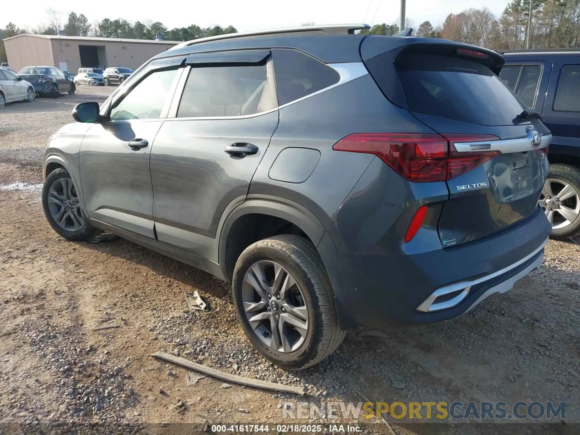 3 Photograph of a damaged car KNDEU2AA2M7103057 KIA SELTOS 2021