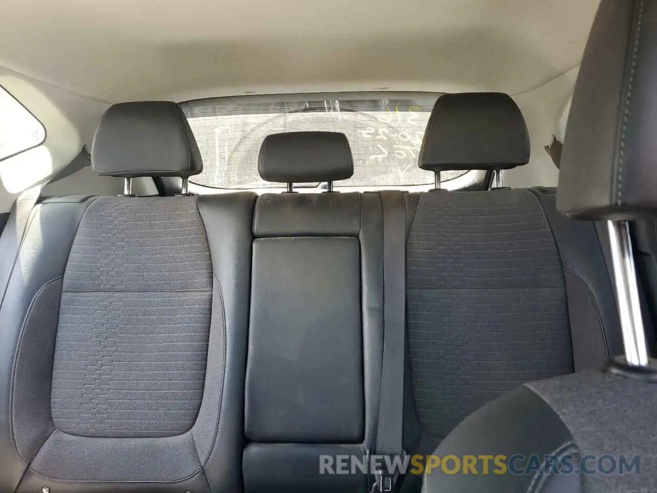 10 Photograph of a damaged car KNDEU2AA2M7140044 KIA SELTOS 2021