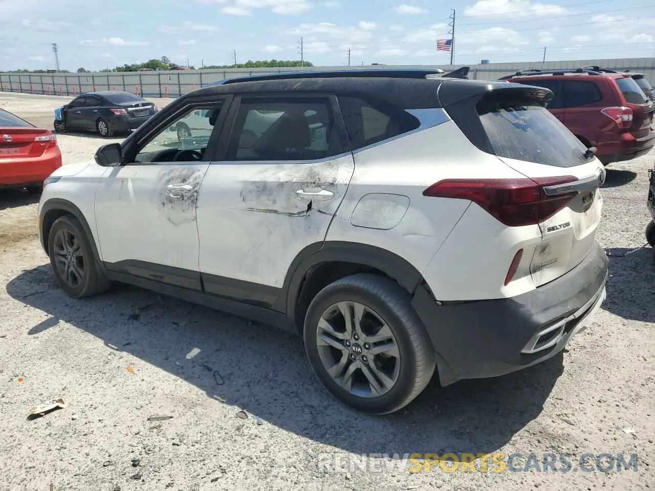2 Photograph of a damaged car KNDEU2AA2M7140044 KIA SELTOS 2021