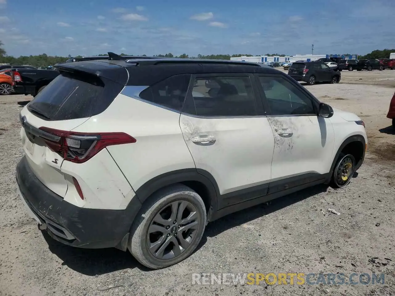 3 Photograph of a damaged car KNDEU2AA2M7140044 KIA SELTOS 2021