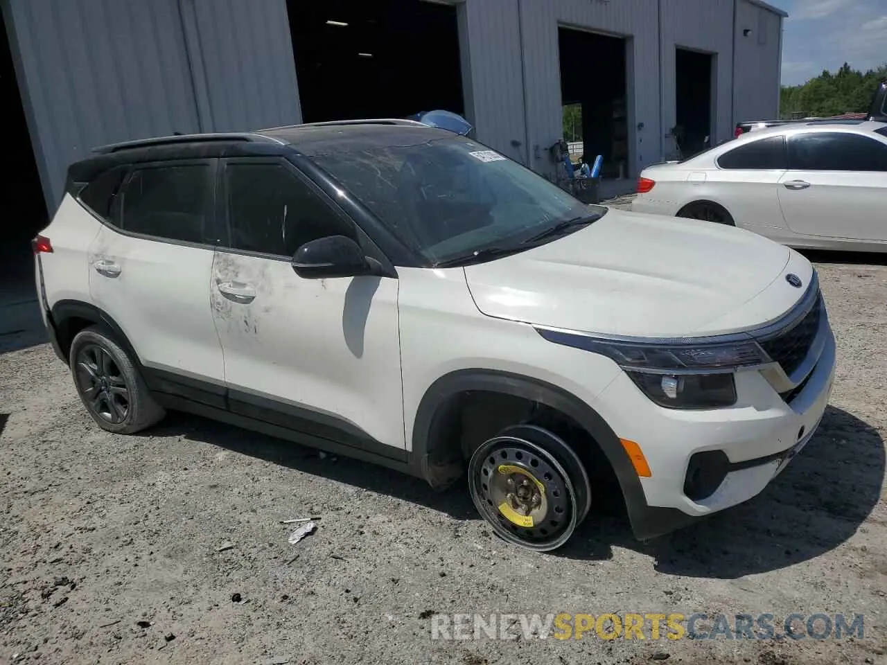 4 Photograph of a damaged car KNDEU2AA2M7140044 KIA SELTOS 2021