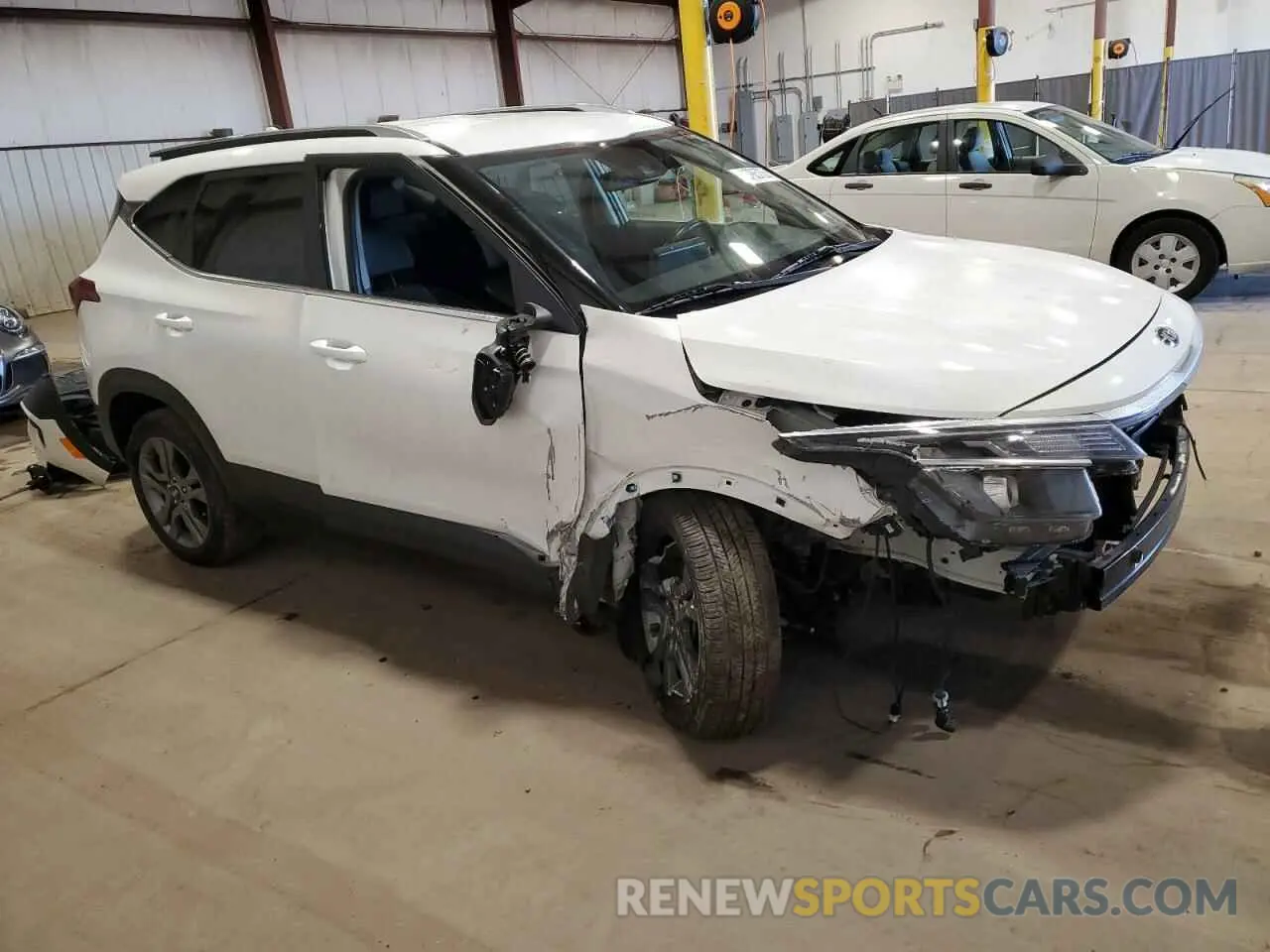 4 Photograph of a damaged car KNDEU2AA2M7175621 KIA SELTOS 2021