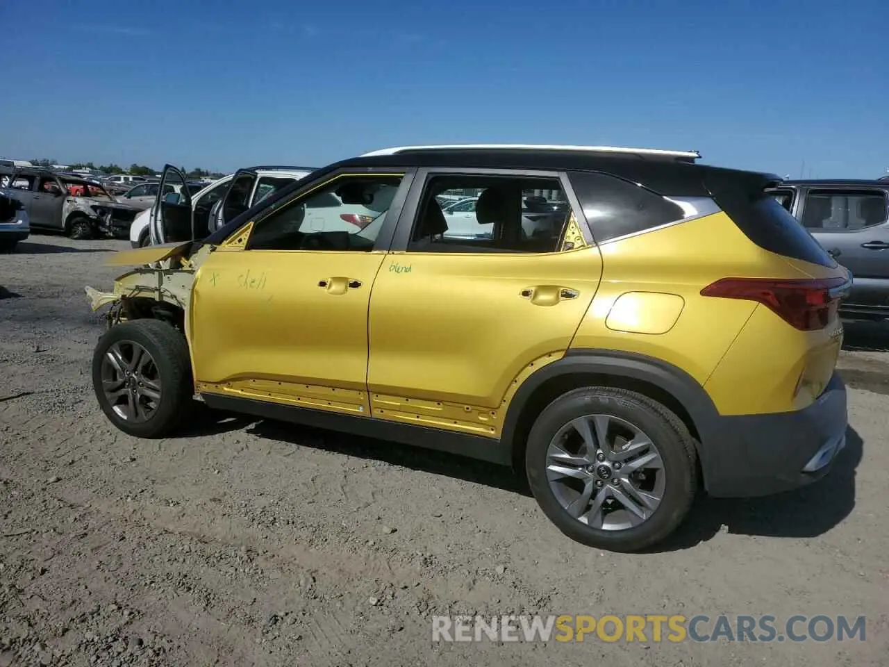 2 Photograph of a damaged car KNDEU2AA3M7125519 KIA SELTOS 2021