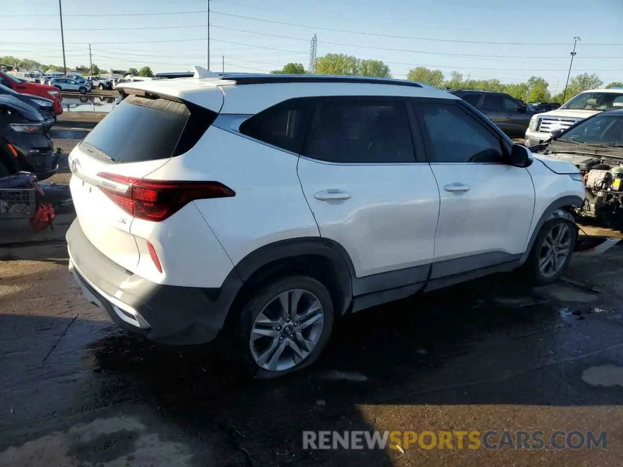 3 Photograph of a damaged car KNDEU2AA3M7221716 KIA SELTOS 2021
