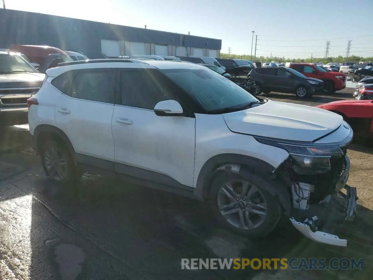 4 Photograph of a damaged car KNDEU2AA3M7221716 KIA SELTOS 2021
