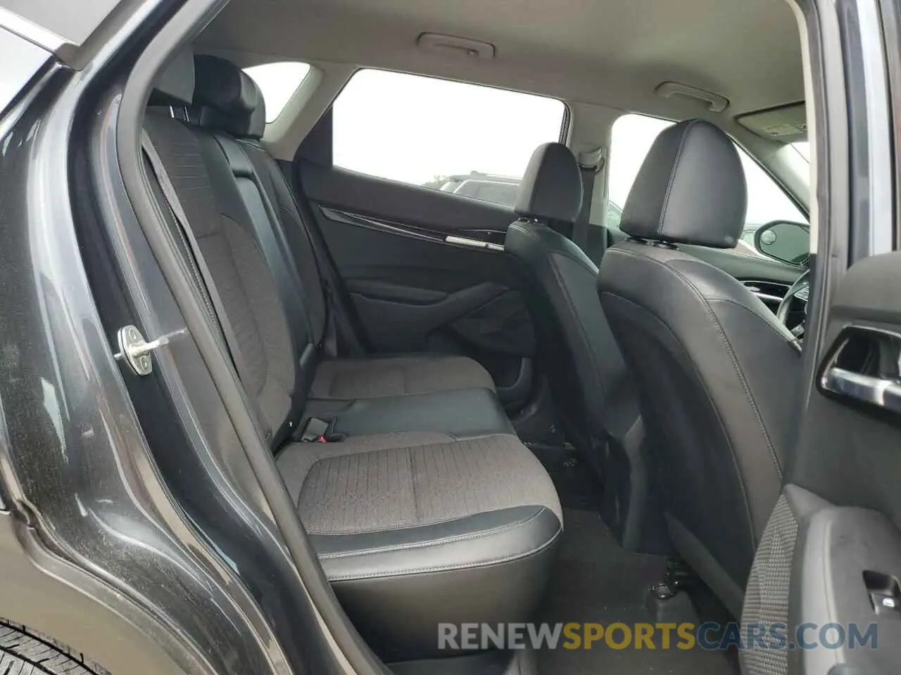 11 Photograph of a damaged car KNDEU2AA4M7129983 KIA SELTOS 2021