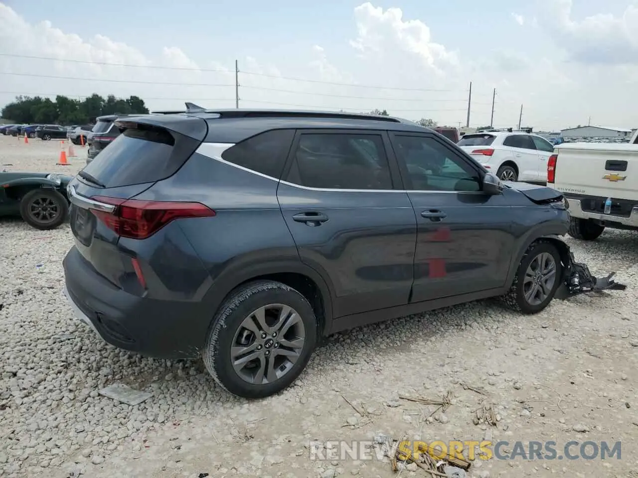 3 Photograph of a damaged car KNDEU2AA4M7129983 KIA SELTOS 2021