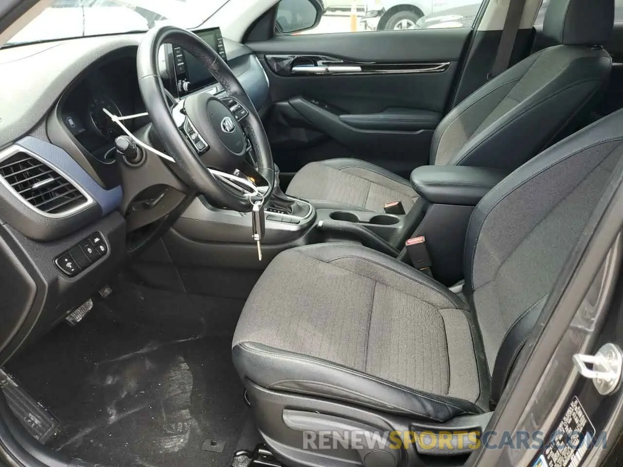 7 Photograph of a damaged car KNDEU2AA4M7129983 KIA SELTOS 2021