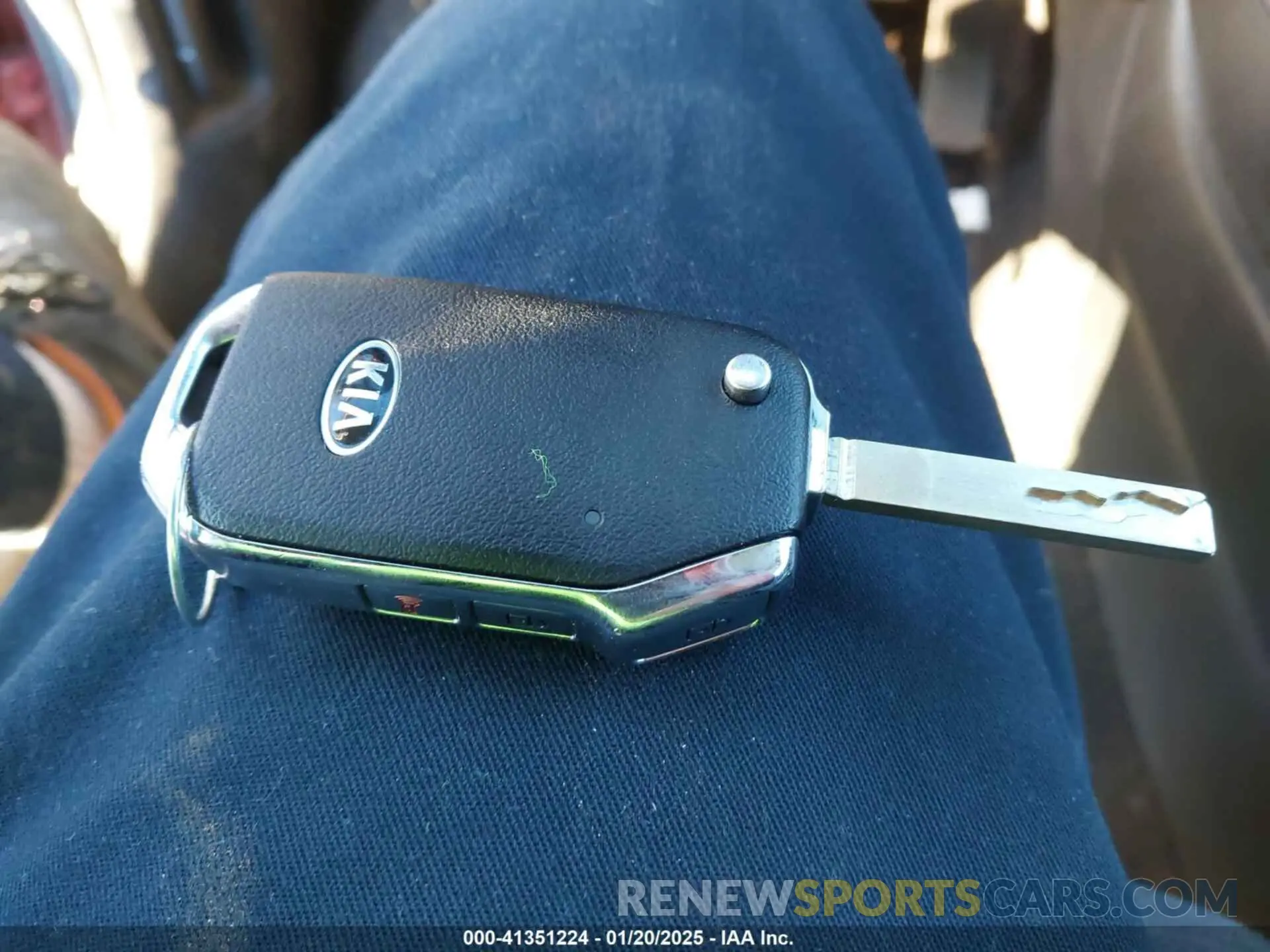 11 Photograph of a damaged car KNDEU2AA4M7172588 KIA SELTOS 2021