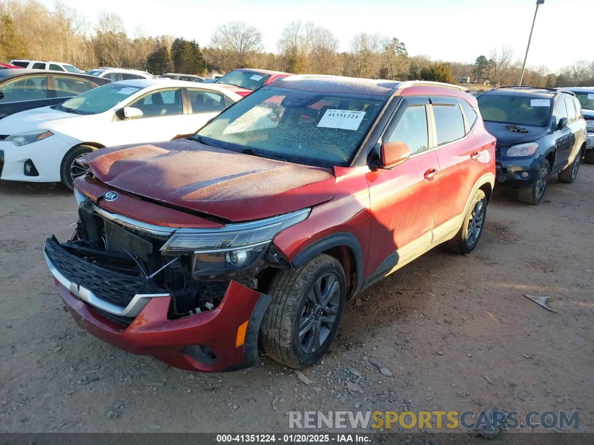 2 Photograph of a damaged car KNDEU2AA4M7172588 KIA SELTOS 2021