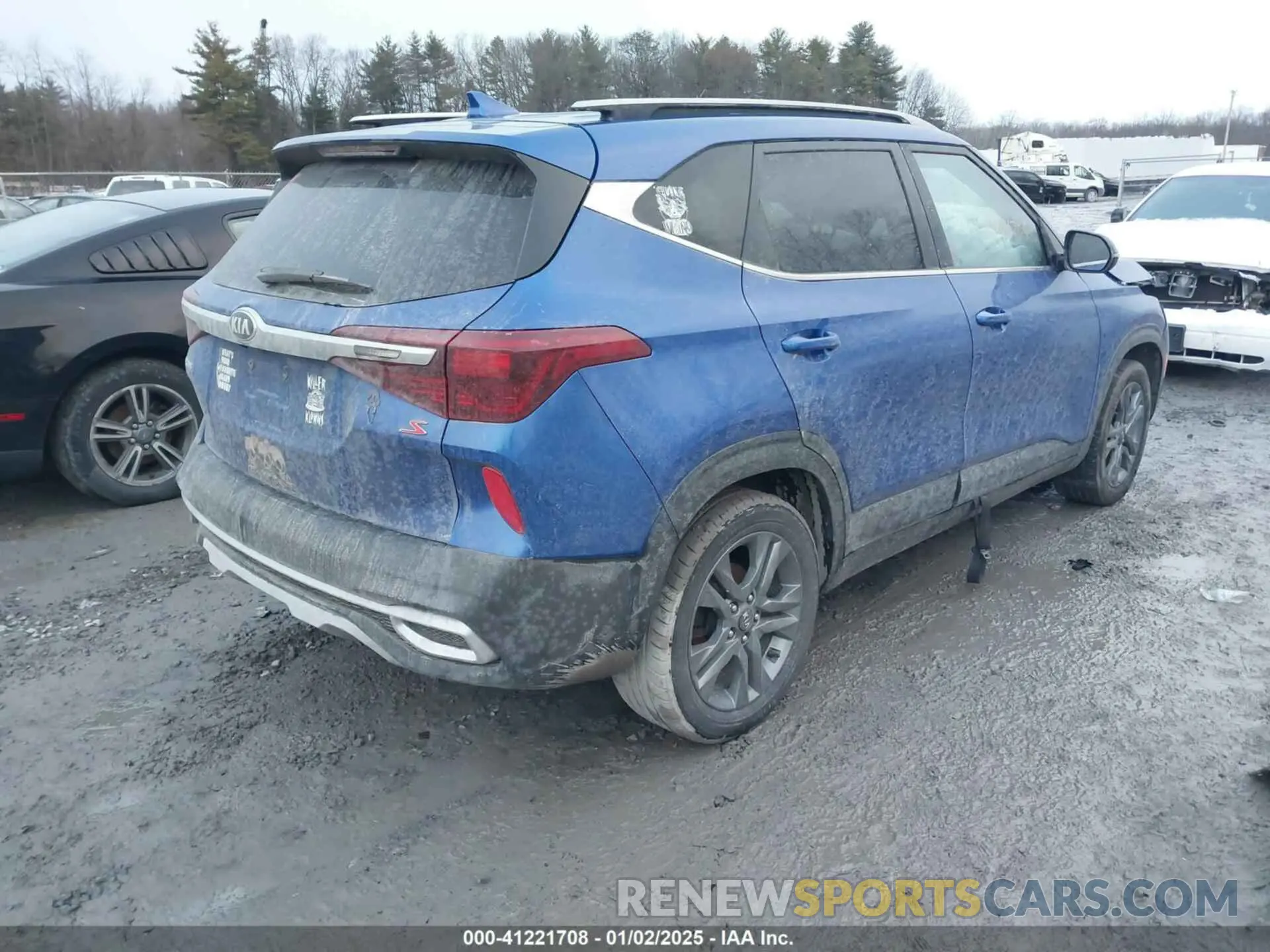 4 Photograph of a damaged car KNDEU2AA5M7045302 KIA SELTOS 2021