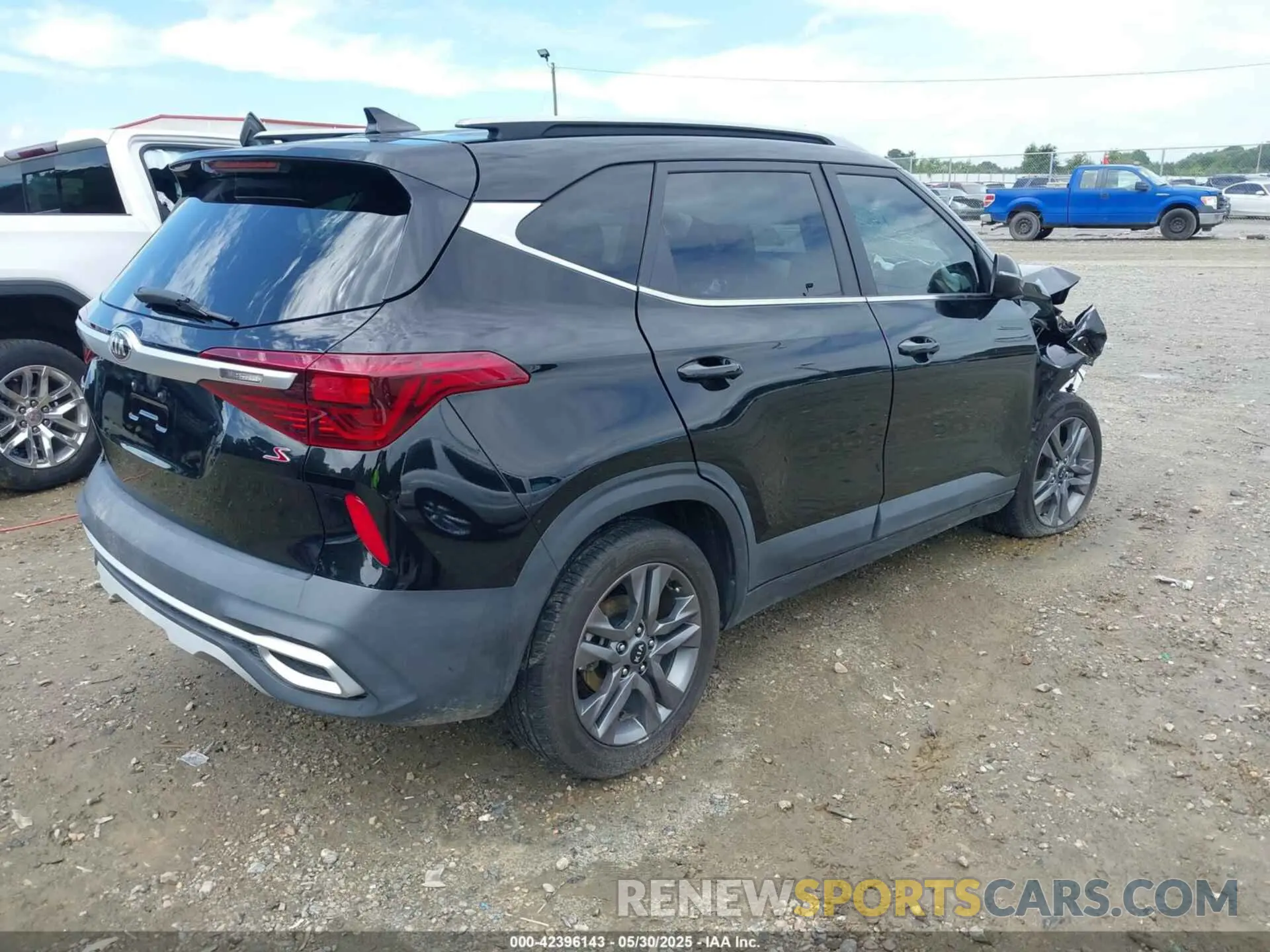 4 Photograph of a damaged car KNDEU2AA5M7050144 KIA SELTOS 2021