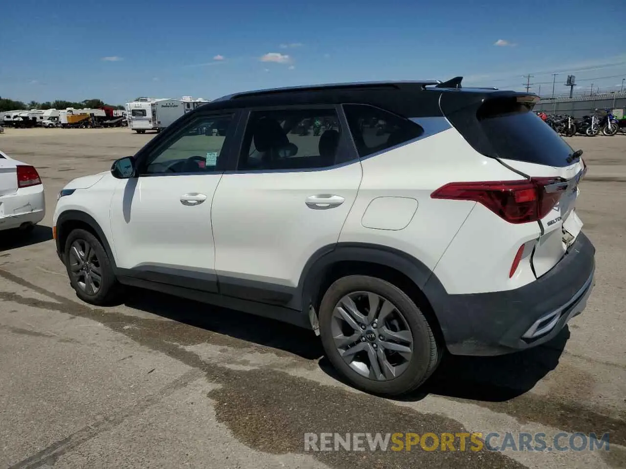 2 Photograph of a damaged car KNDEU2AA5M7075898 KIA SELTOS 2021