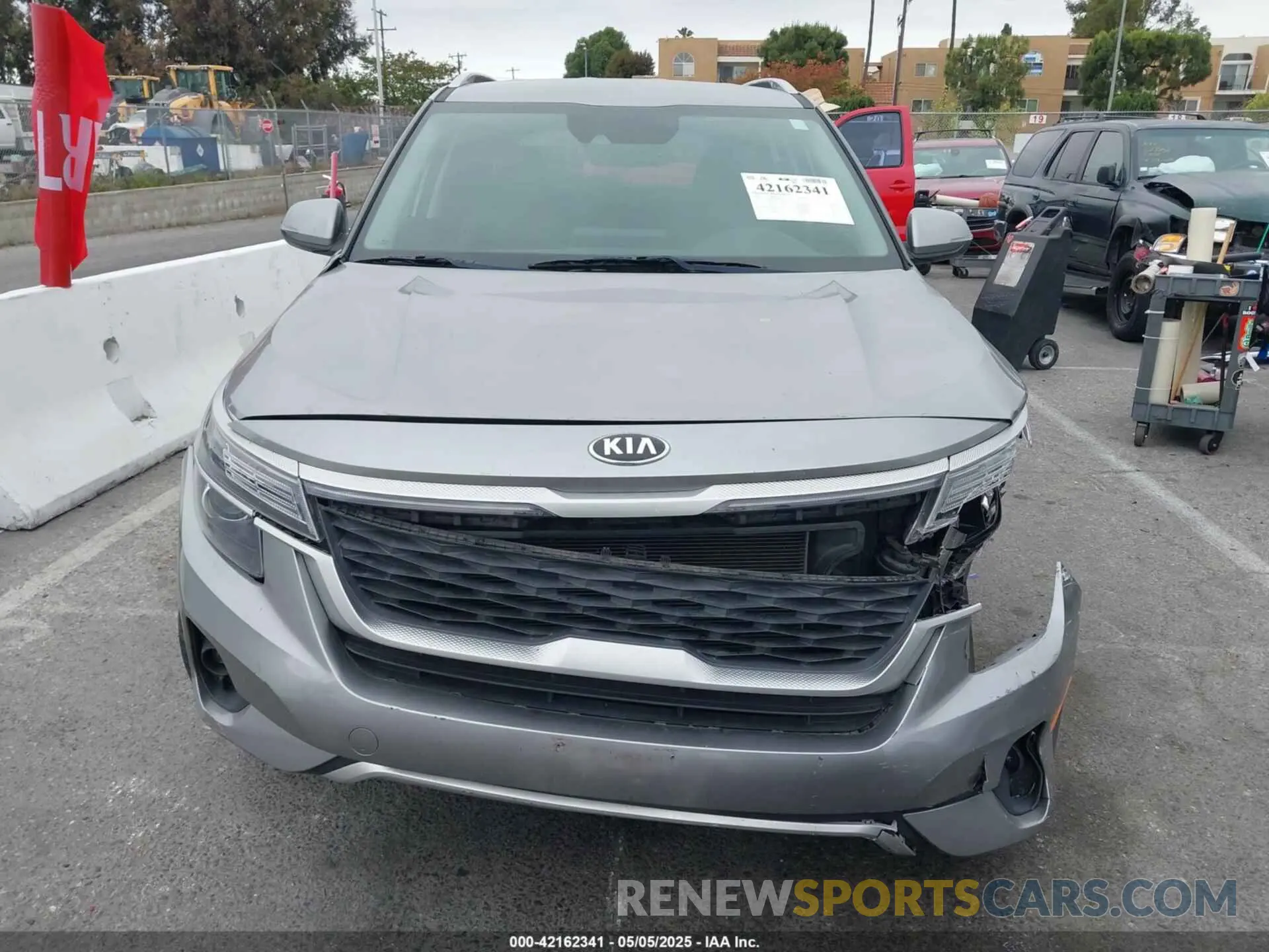 12 Photograph of a damaged car KNDEU2AA5M7218624 KIA SELTOS 2021