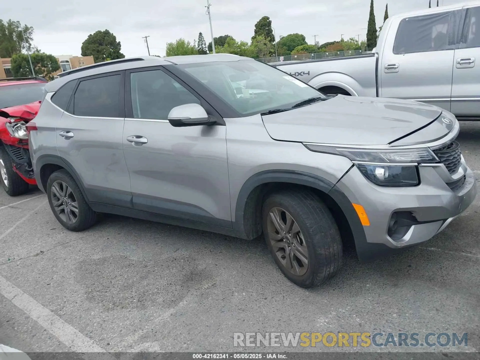 13 Photograph of a damaged car KNDEU2AA5M7218624 KIA SELTOS 2021