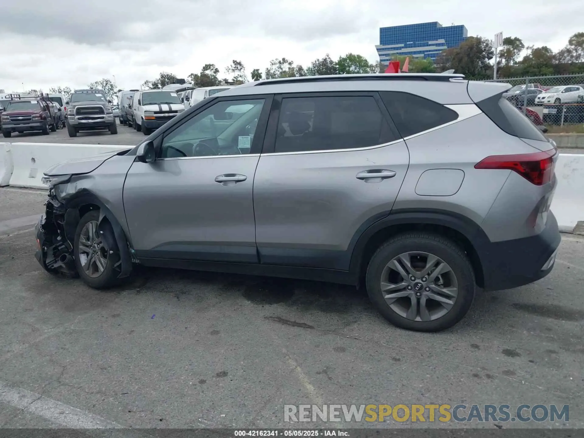 14 Photograph of a damaged car KNDEU2AA5M7218624 KIA SELTOS 2021