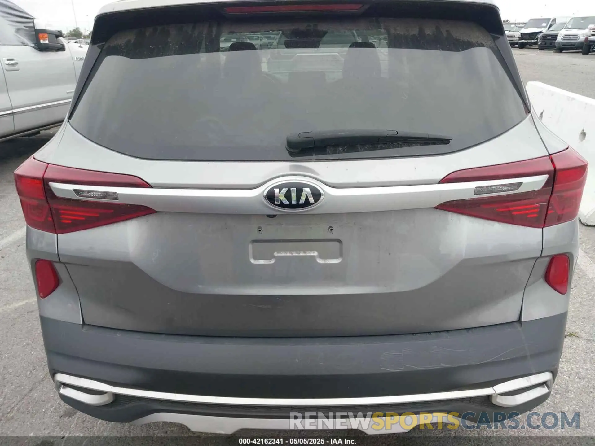 16 Photograph of a damaged car KNDEU2AA5M7218624 KIA SELTOS 2021