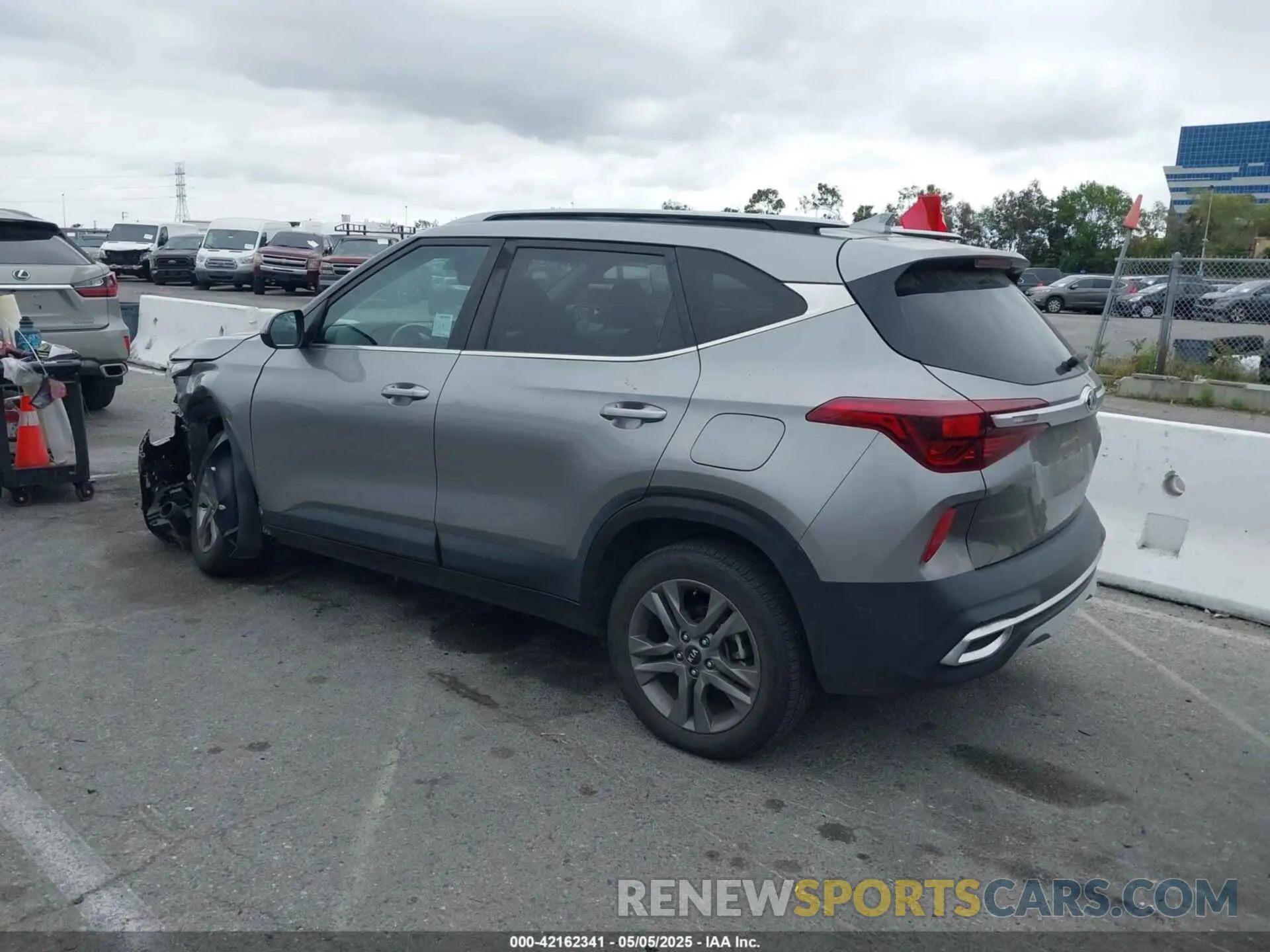 3 Photograph of a damaged car KNDEU2AA5M7218624 KIA SELTOS 2021