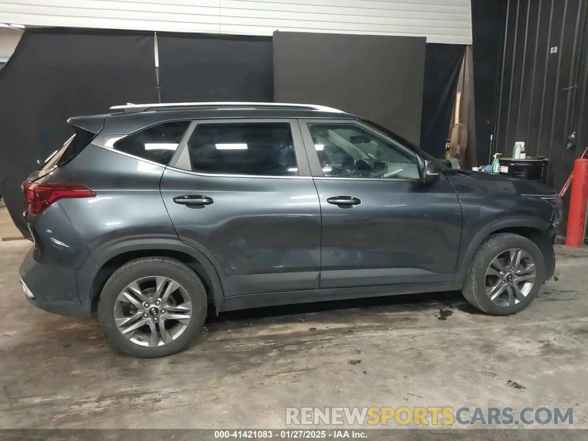 14 Photograph of a damaged car KNDEU2AA5M7227629 KIA SELTOS 2021