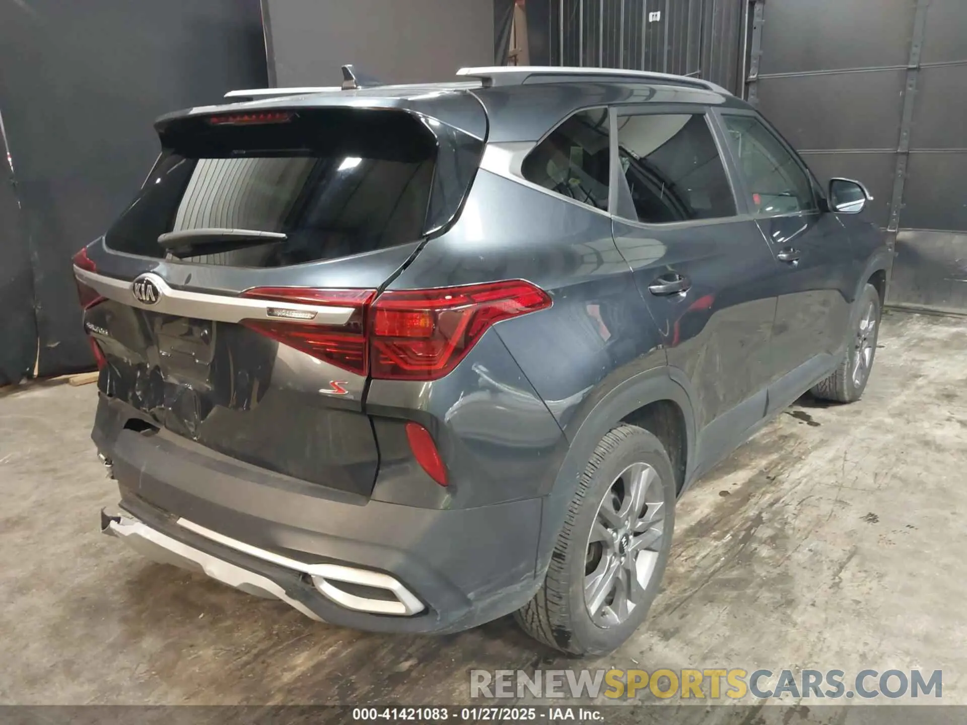 4 Photograph of a damaged car KNDEU2AA5M7227629 KIA SELTOS 2021