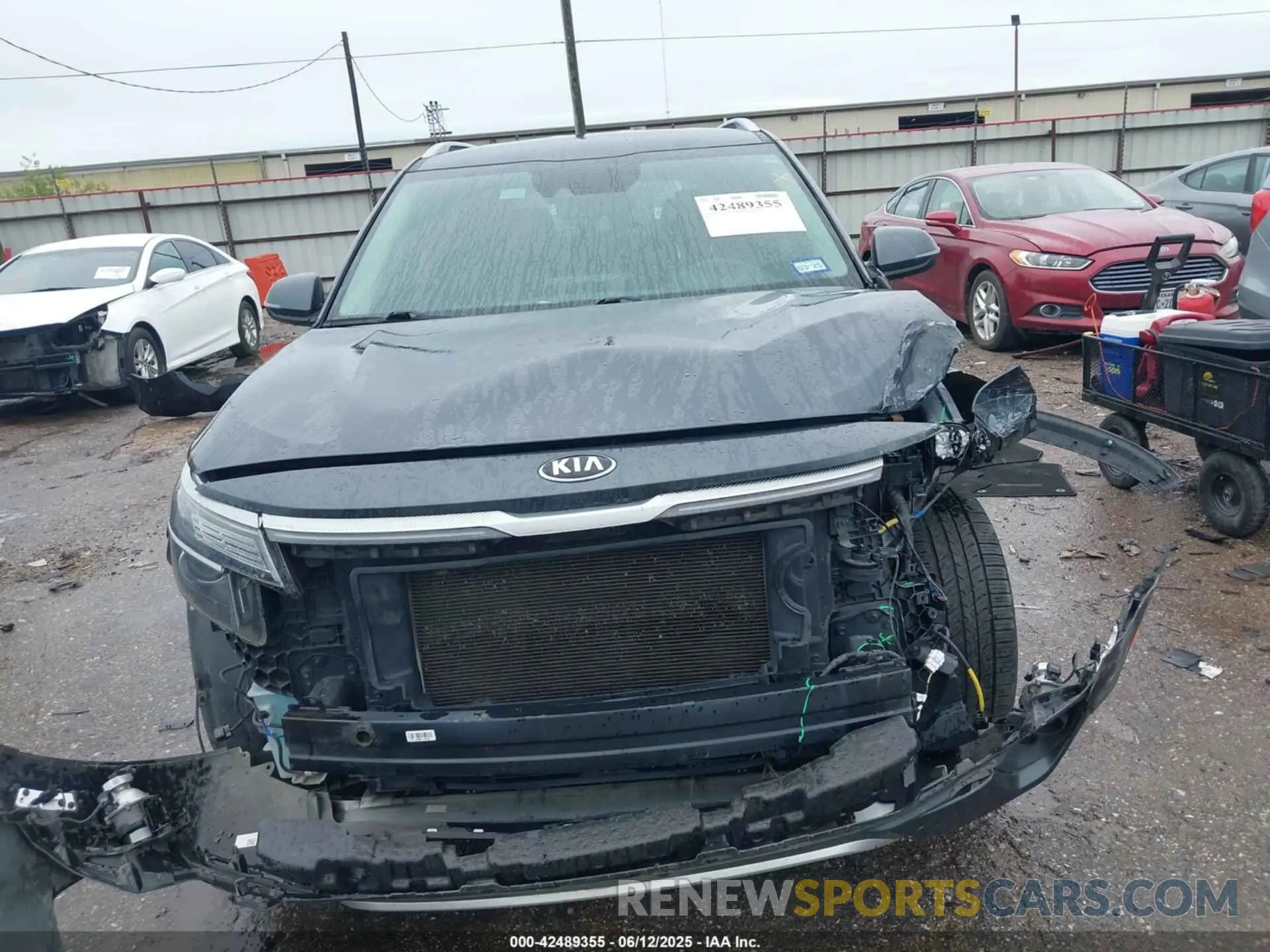 12 Photograph of a damaged car KNDEU2AA6M7060066 KIA SELTOS 2021