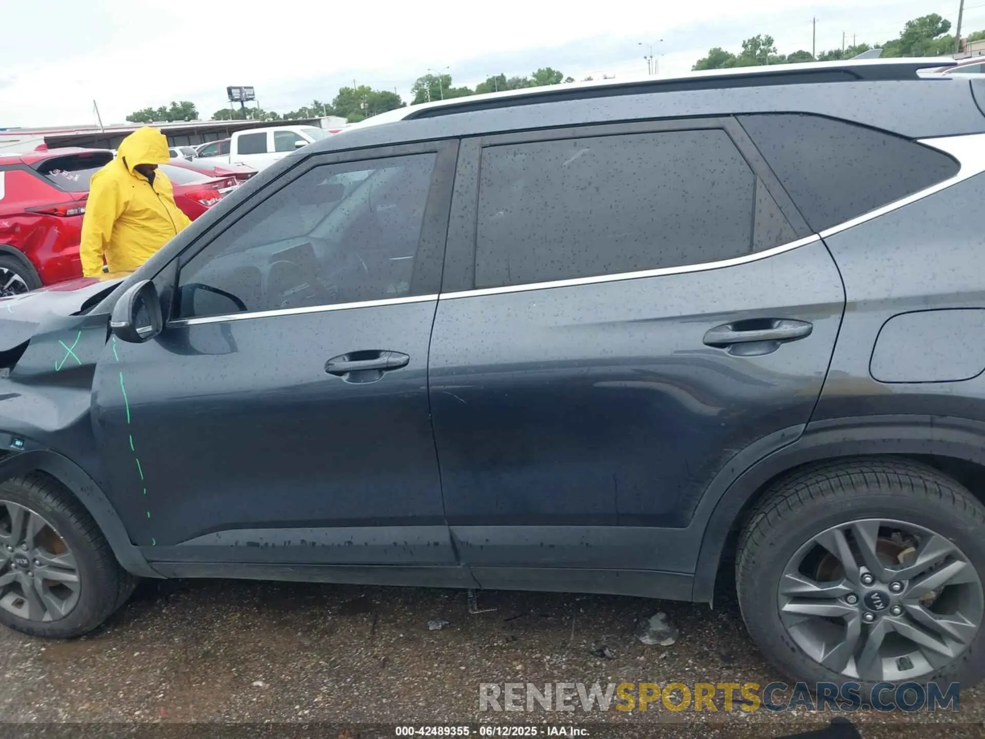 14 Photograph of a damaged car KNDEU2AA6M7060066 KIA SELTOS 2021