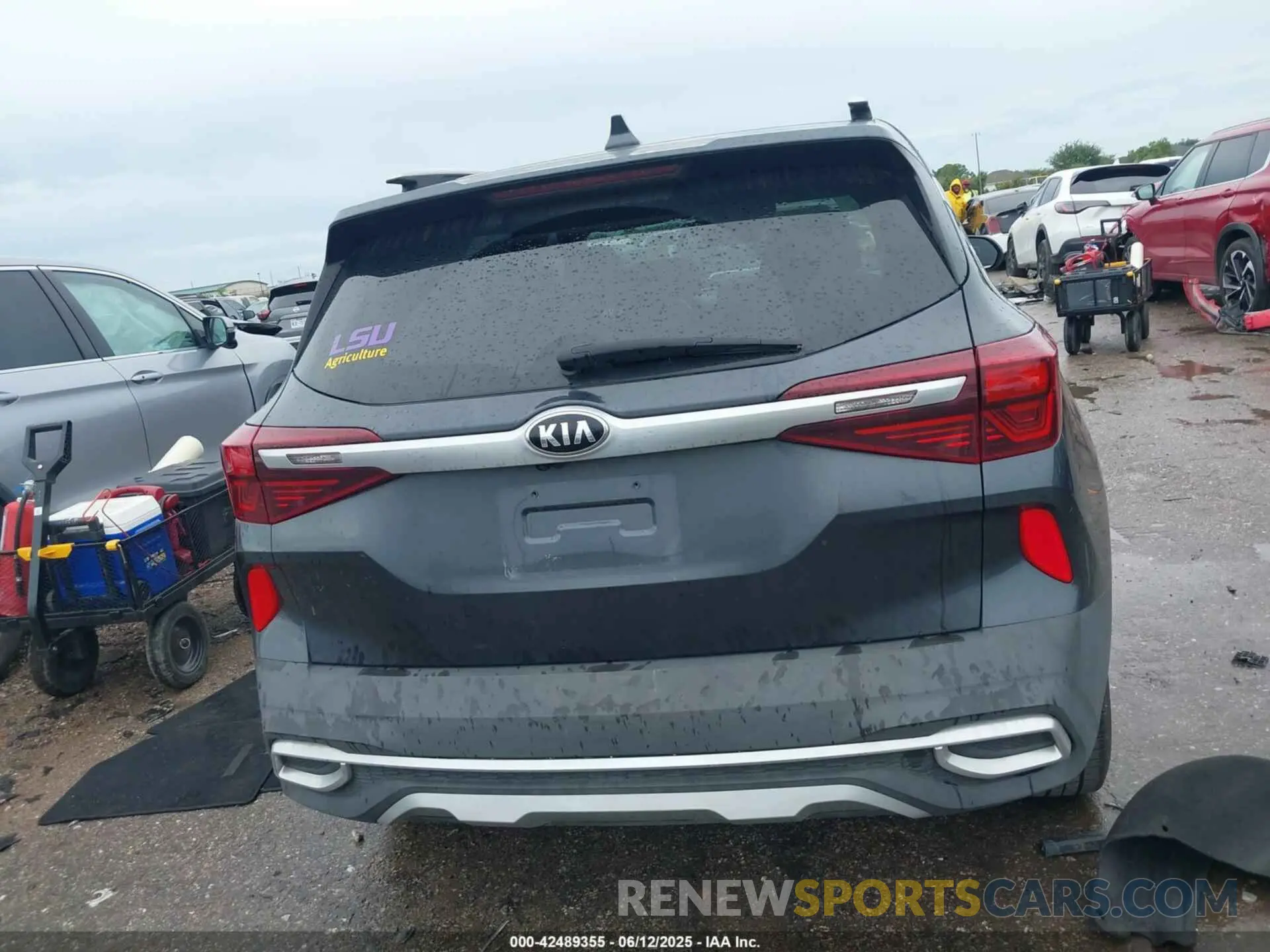 16 Photograph of a damaged car KNDEU2AA6M7060066 KIA SELTOS 2021