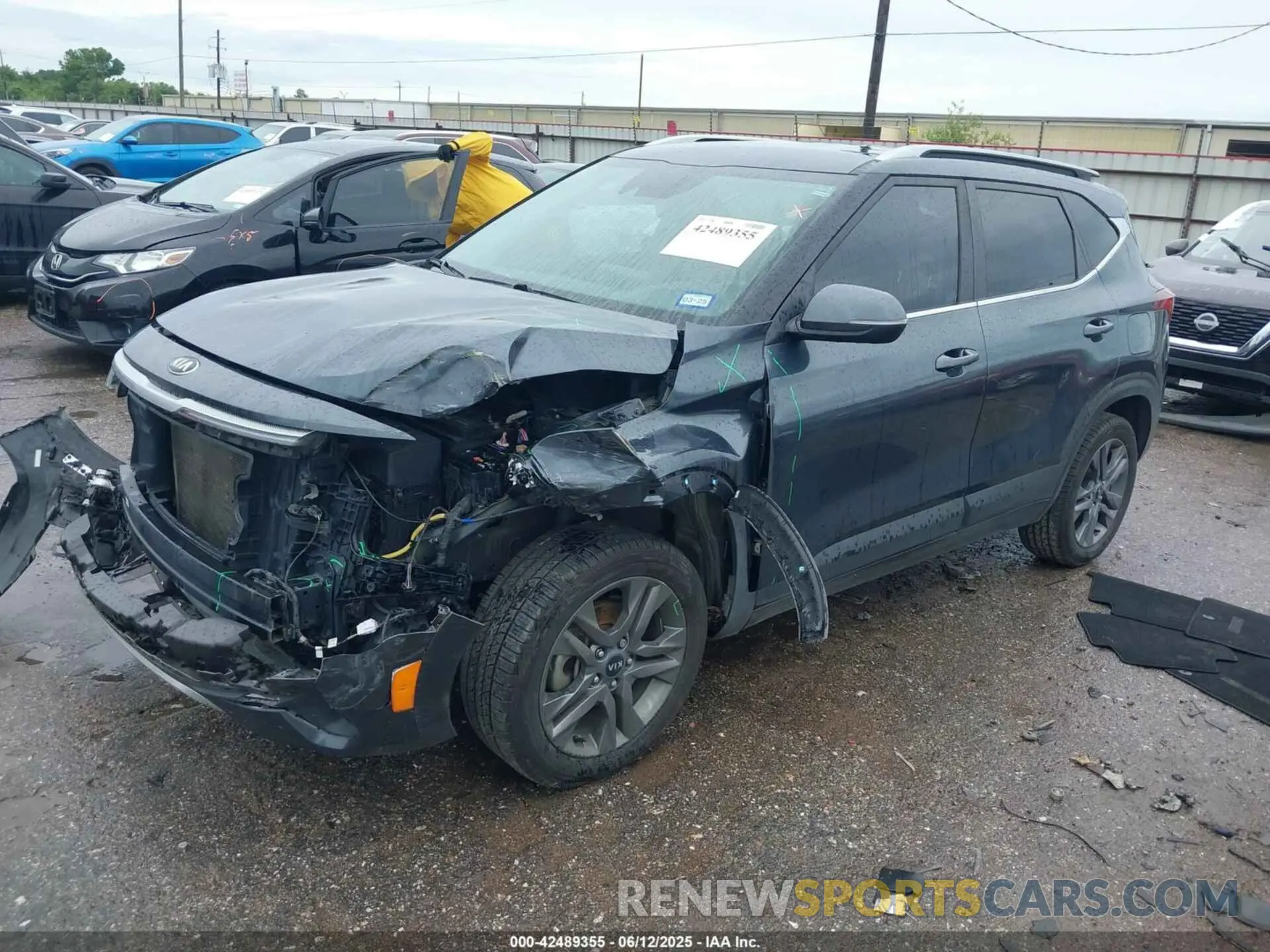 2 Photograph of a damaged car KNDEU2AA6M7060066 KIA SELTOS 2021