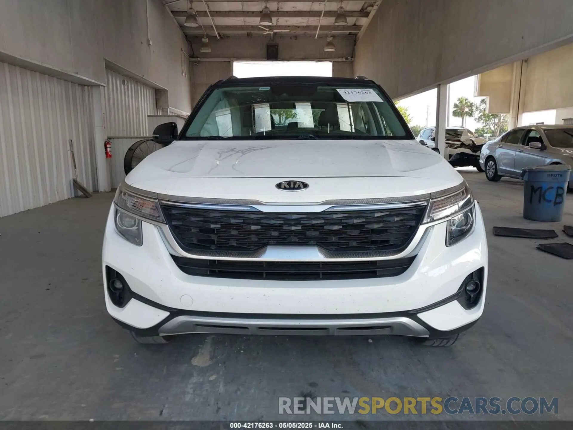 12 Photograph of a damaged car KNDEU2AA6M7120850 KIA SELTOS 2021