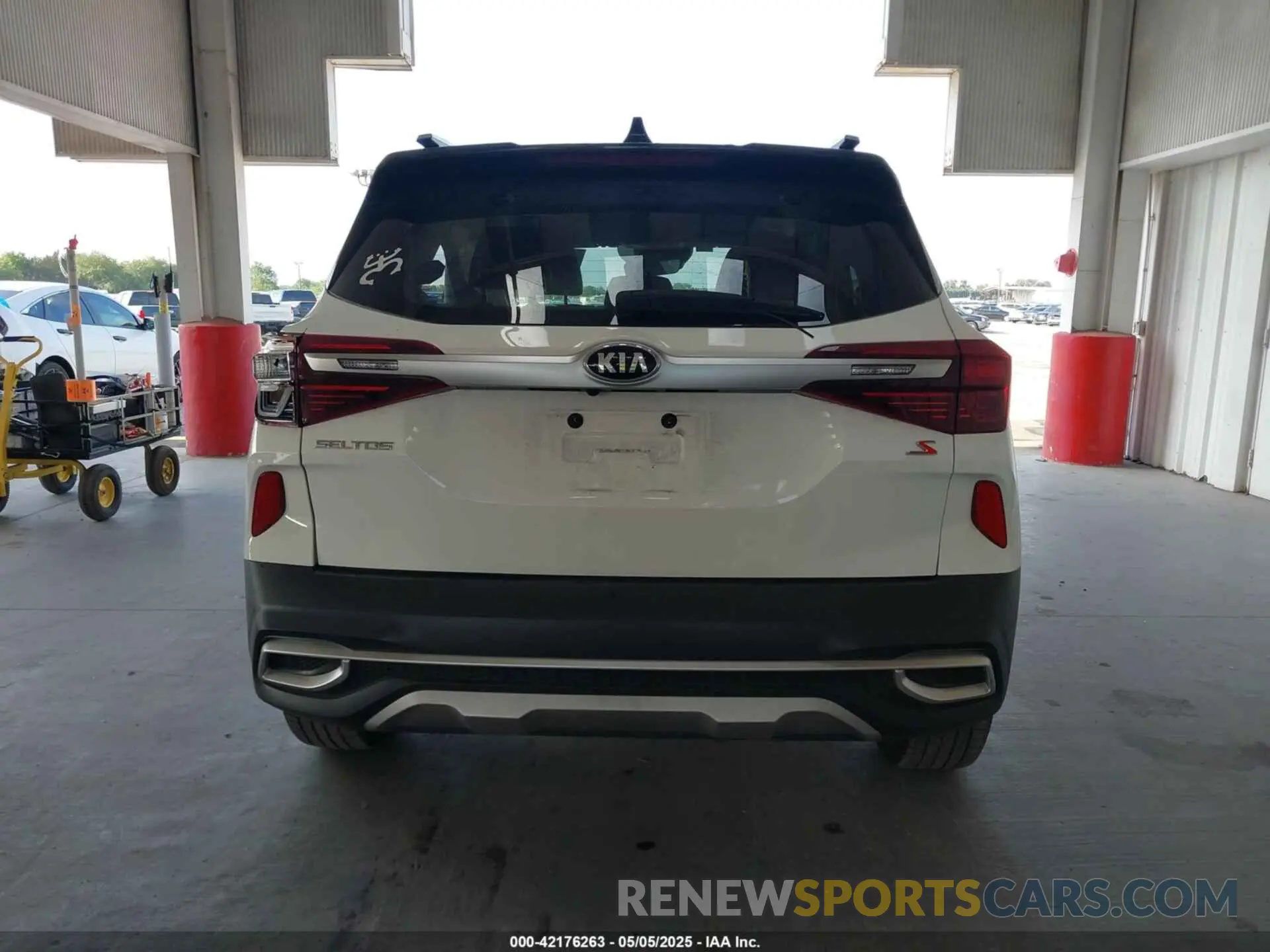 16 Photograph of a damaged car KNDEU2AA6M7120850 KIA SELTOS 2021