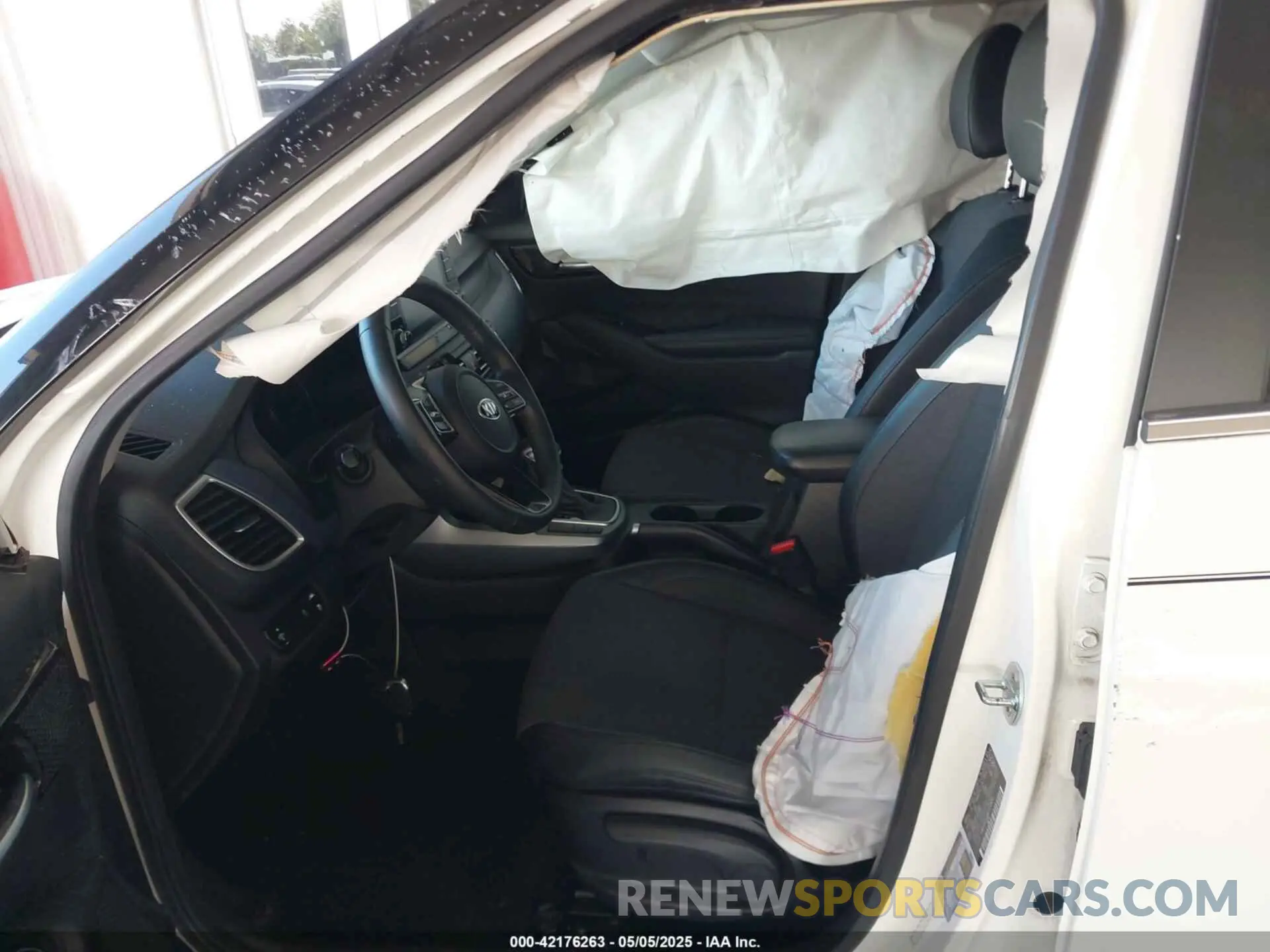 5 Photograph of a damaged car KNDEU2AA6M7120850 KIA SELTOS 2021