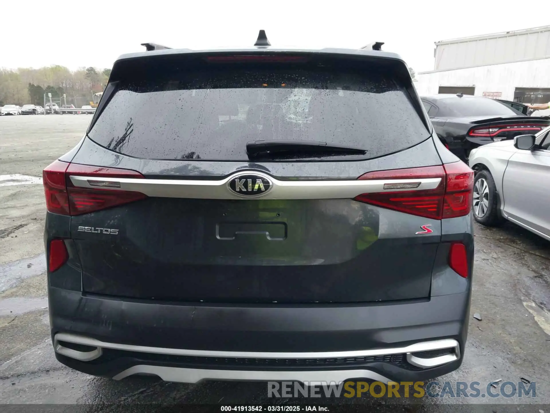 16 Photograph of a damaged car KNDEU2AA7M7161035 KIA SELTOS 2021