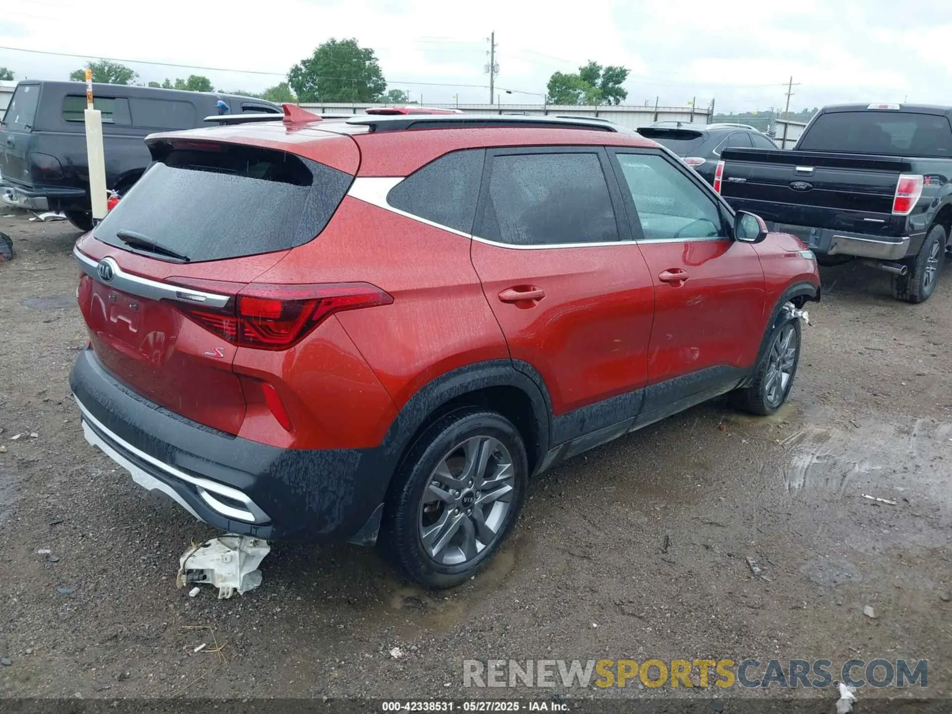 4 Photograph of a damaged car KNDEU2AA7M7192060 KIA SELTOS 2021