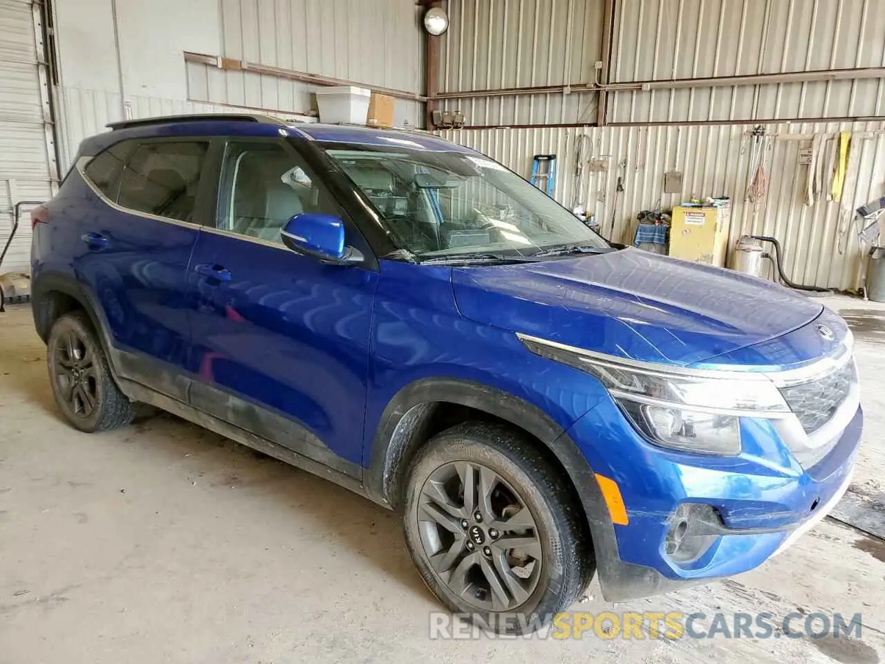 4 Photograph of a damaged car KNDEU2AA7M7227096 KIA SELTOS 2021
