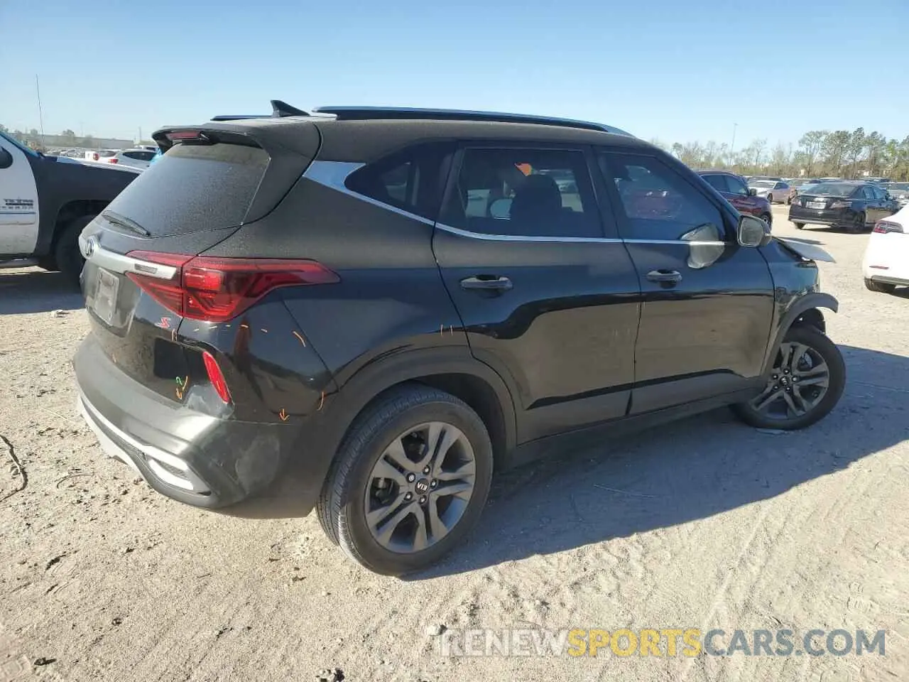 3 Photograph of a damaged car KNDEU2AA8M7105024 KIA SELTOS 2021