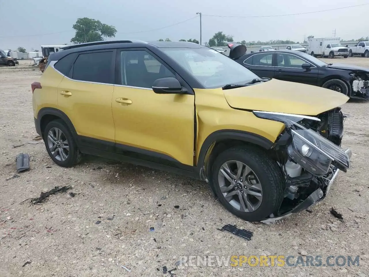 4 Photograph of a damaged car KNDEU2AA8M7151033 KIA SELTOS 2021