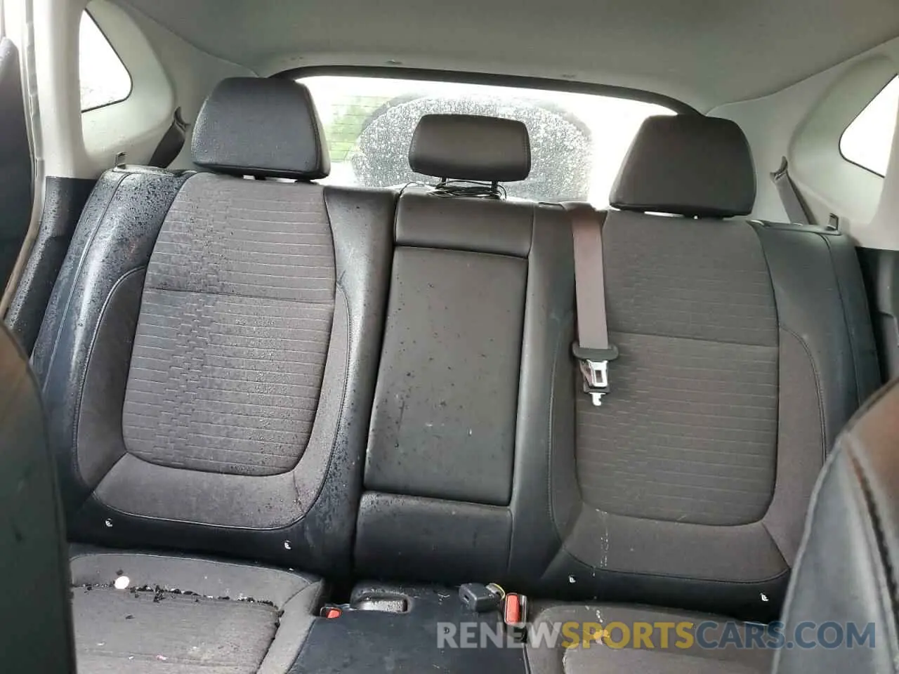 10 Photograph of a damaged car KNDEU2AA8M7189832 KIA SELTOS 2021