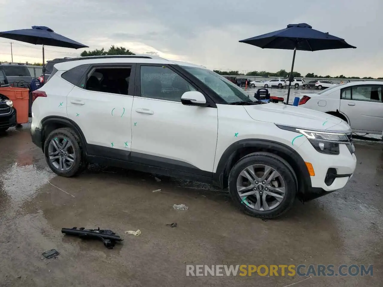 4 Photograph of a damaged car KNDEU2AA8M7189832 KIA SELTOS 2021