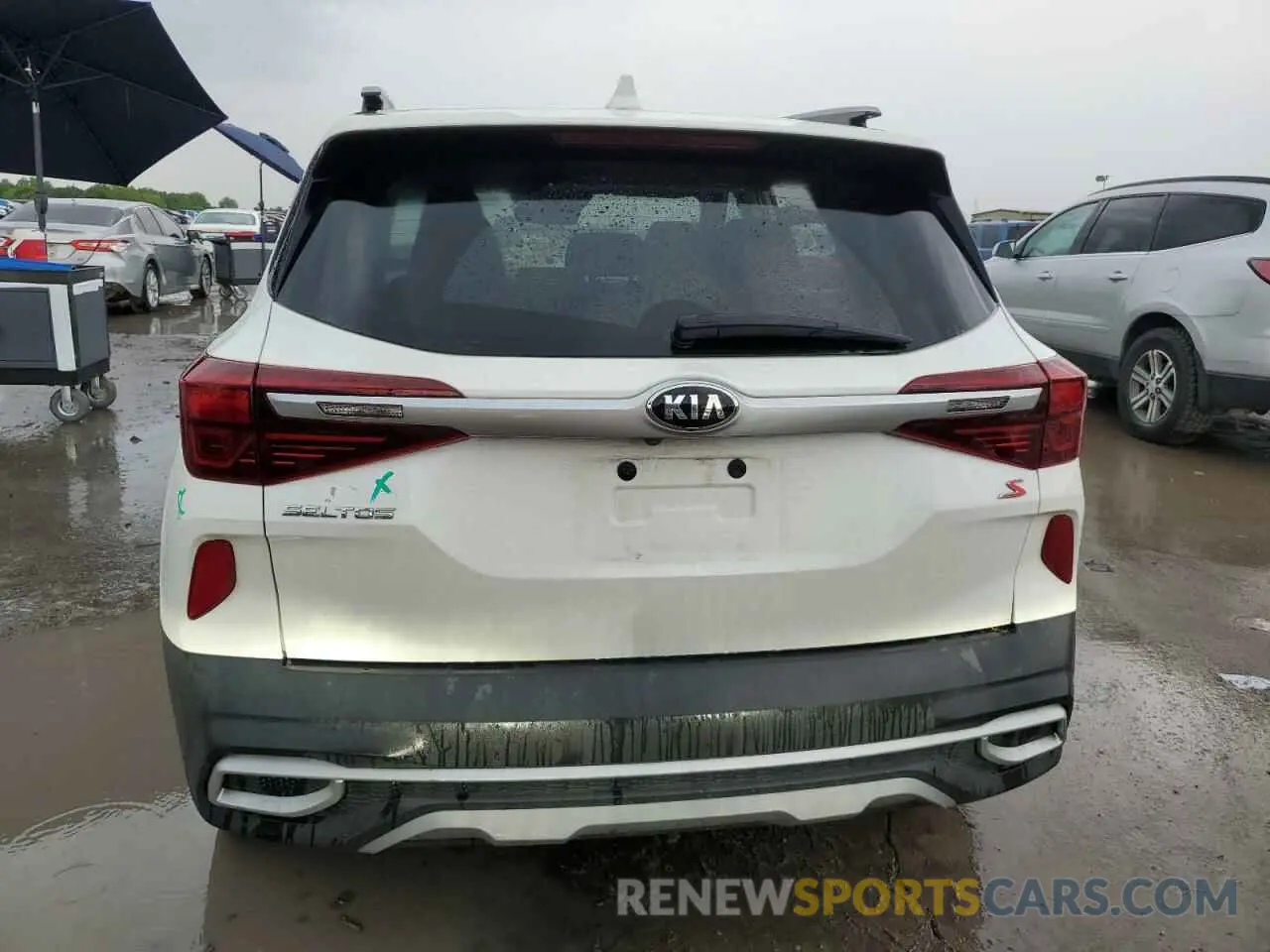 6 Photograph of a damaged car KNDEU2AA8M7189832 KIA SELTOS 2021