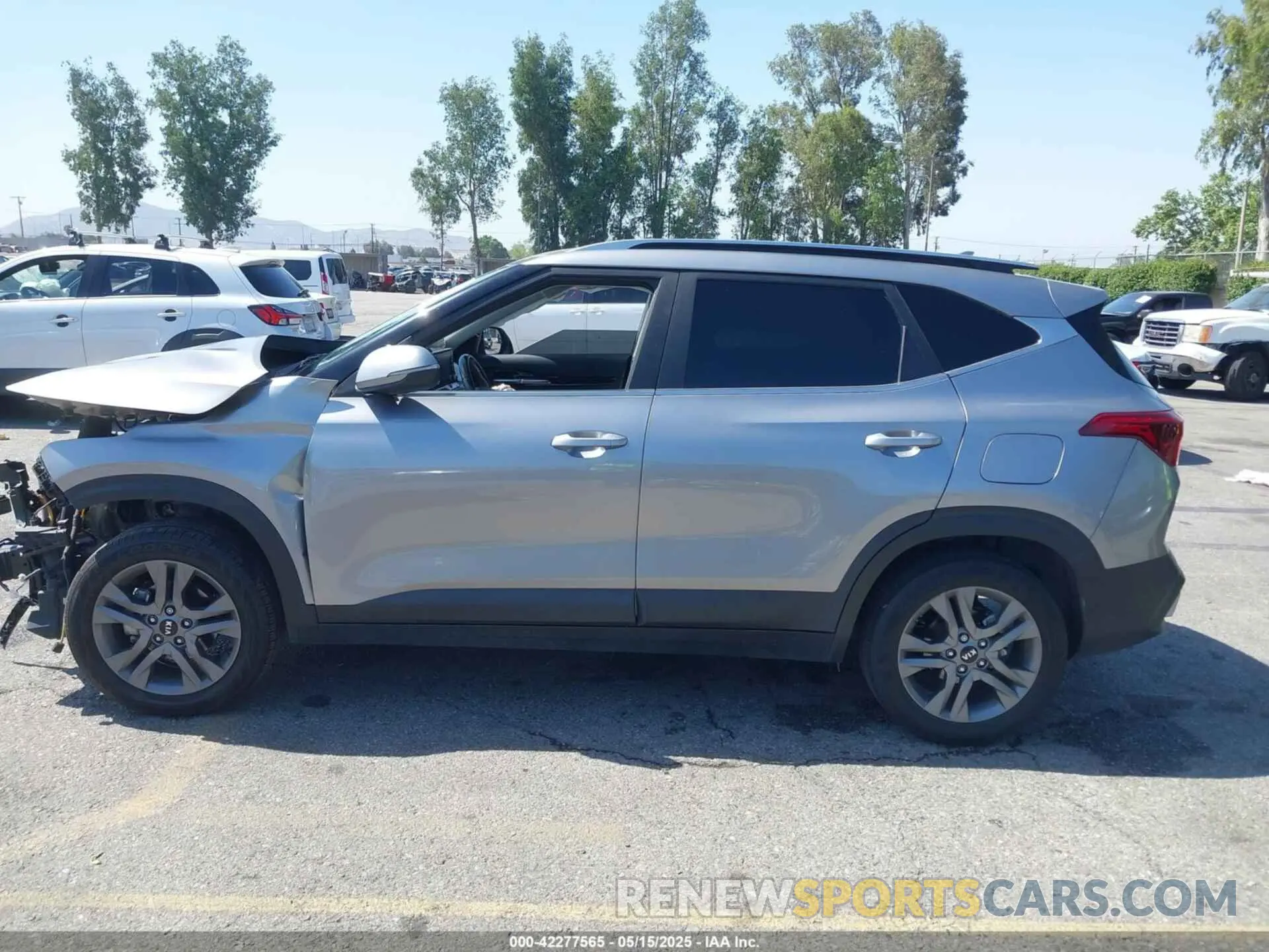 13 Photograph of a damaged car KNDEU2AA8M7225051 KIA SELTOS 2021