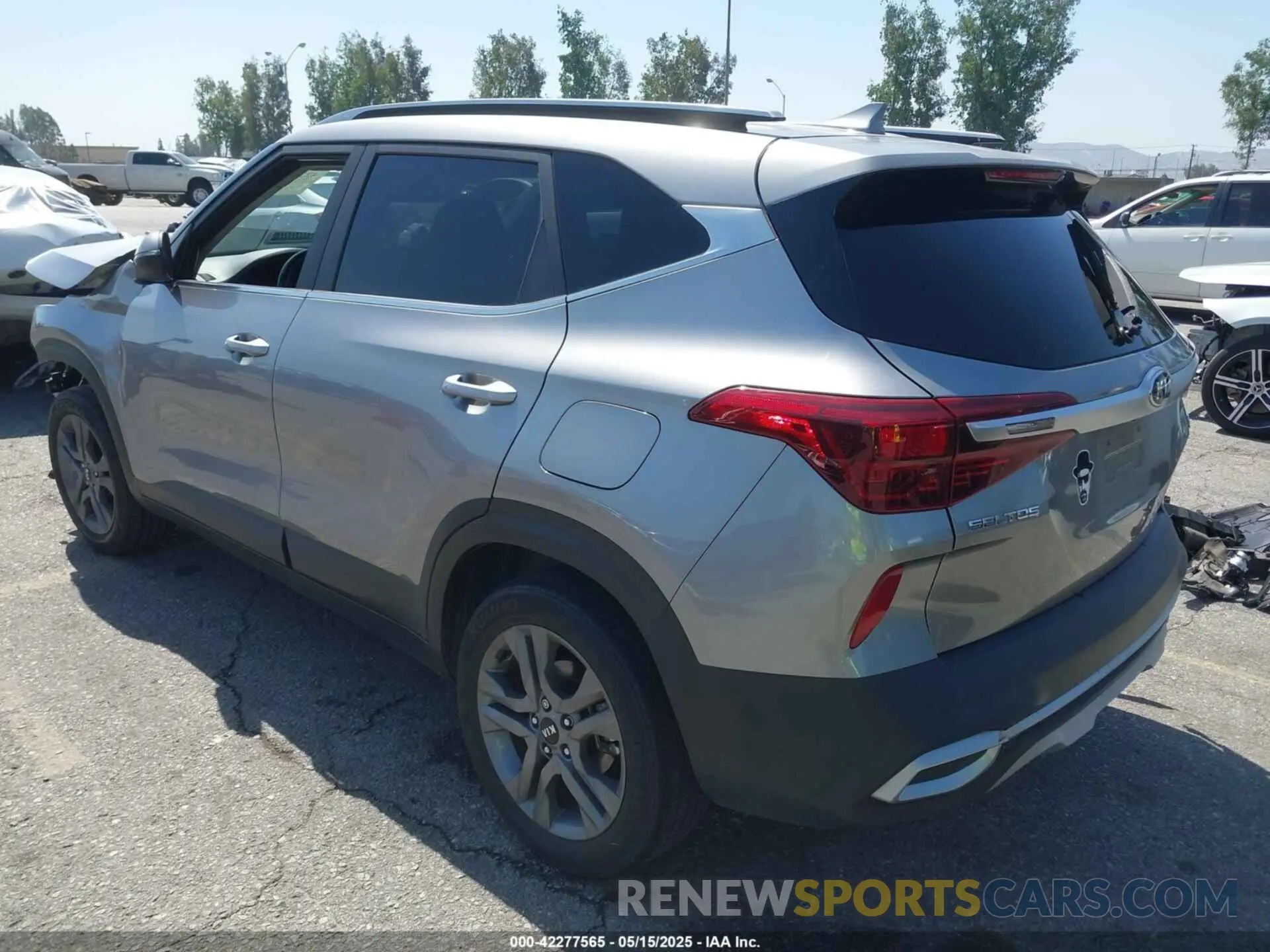 3 Photograph of a damaged car KNDEU2AA8M7225051 KIA SELTOS 2021