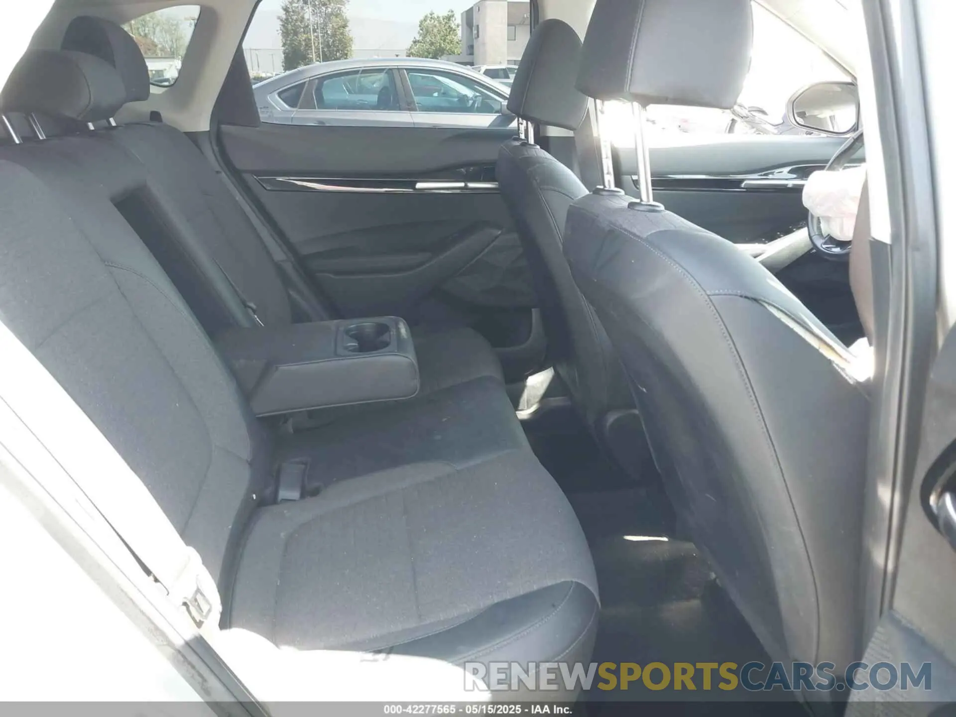 8 Photograph of a damaged car KNDEU2AA8M7225051 KIA SELTOS 2021