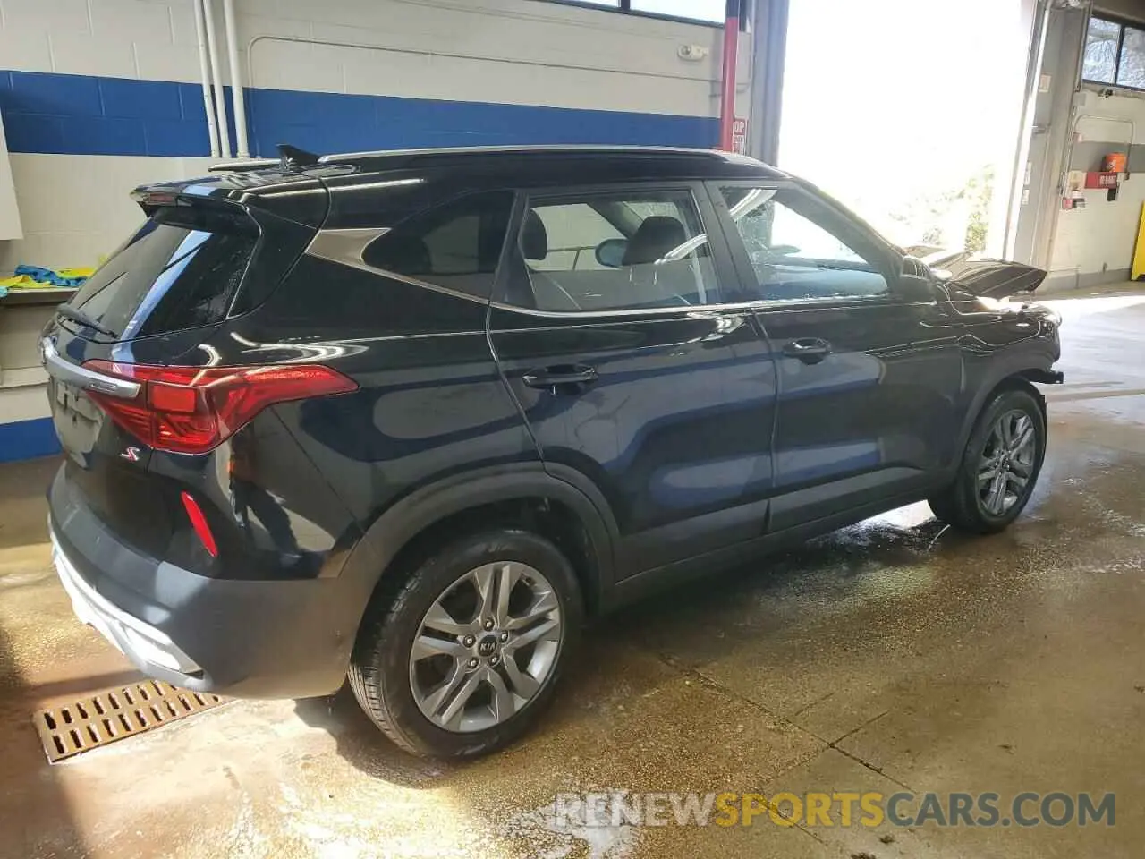 3 Photograph of a damaged car KNDEU2AA9M7088461 KIA SELTOS 2021