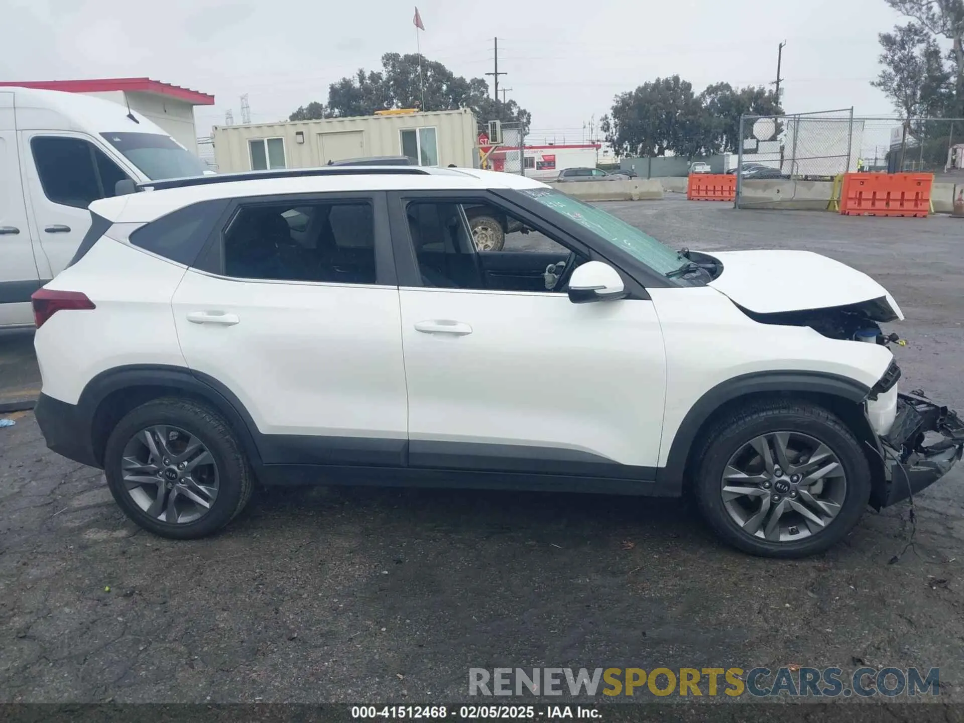 14 Photograph of a damaged car KNDEU2AAXM7058210 KIA SELTOS 2021